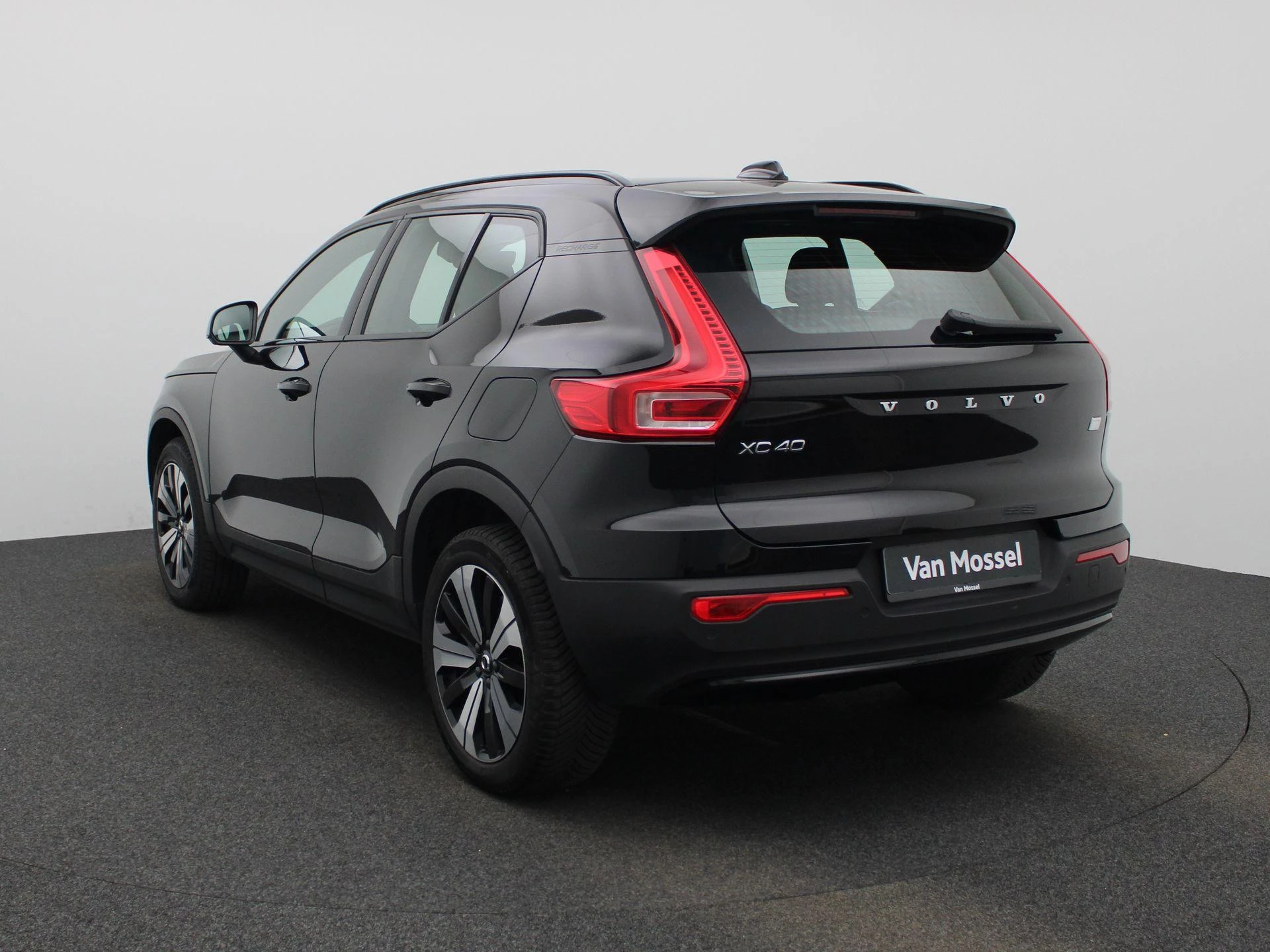 Volvo-XC40-image-1