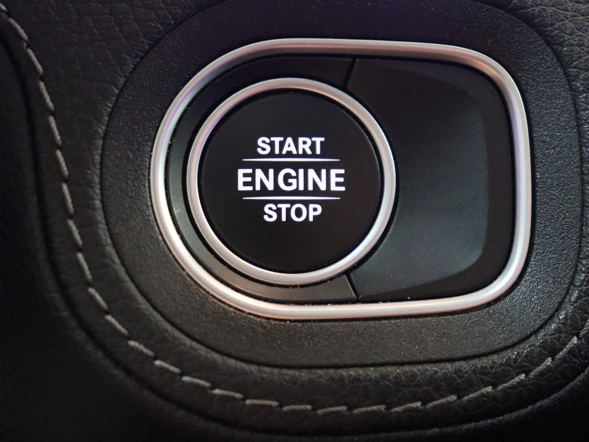 Mercedes-Benz-GLE-image-21