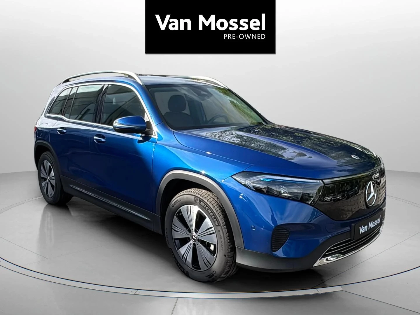 Mercedes-Benz-EQB-image-6