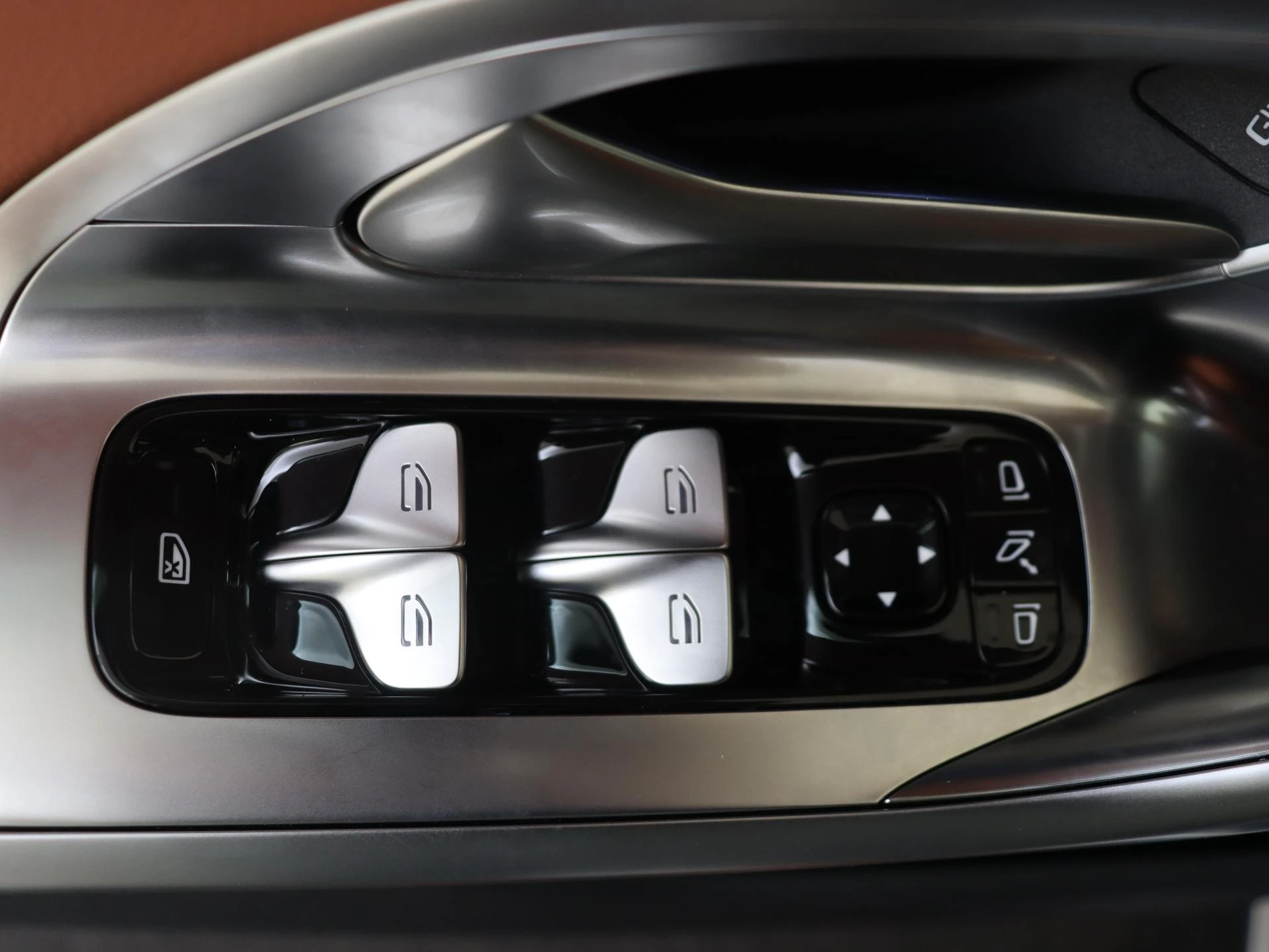 Mercedes-Benz-GLC-image-24
