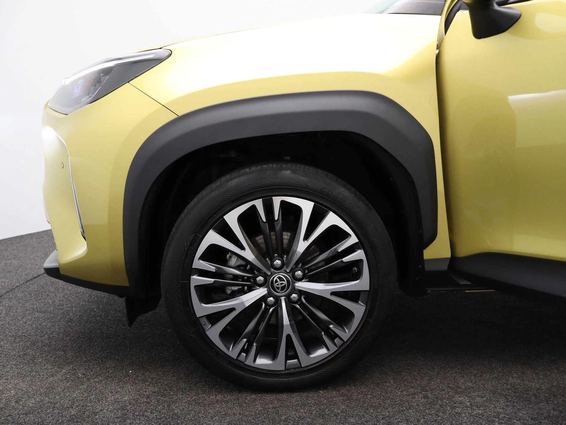 Toyota-Yaris Cross-image-32