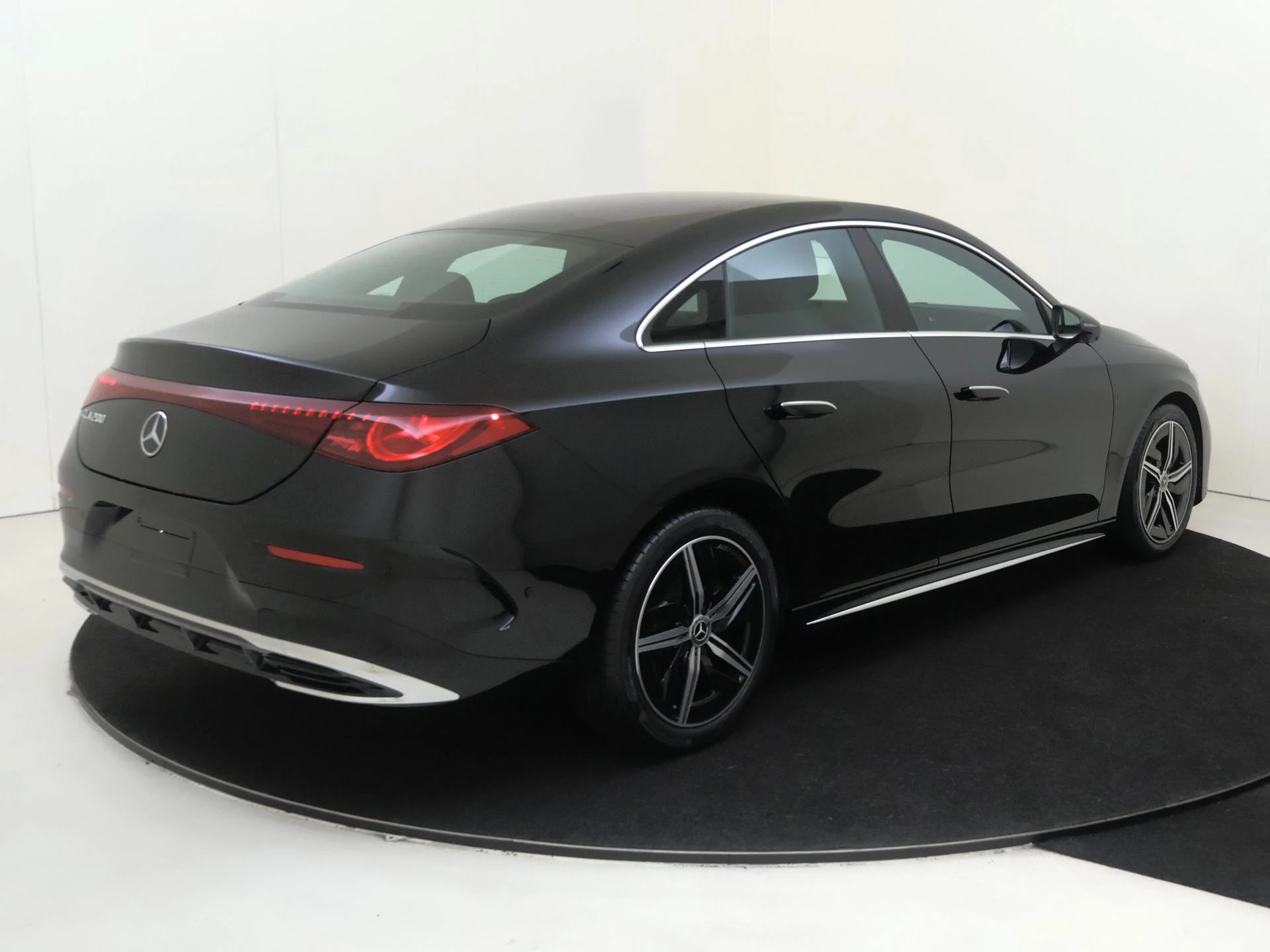 Mercedes-Benz-CLA-image-3