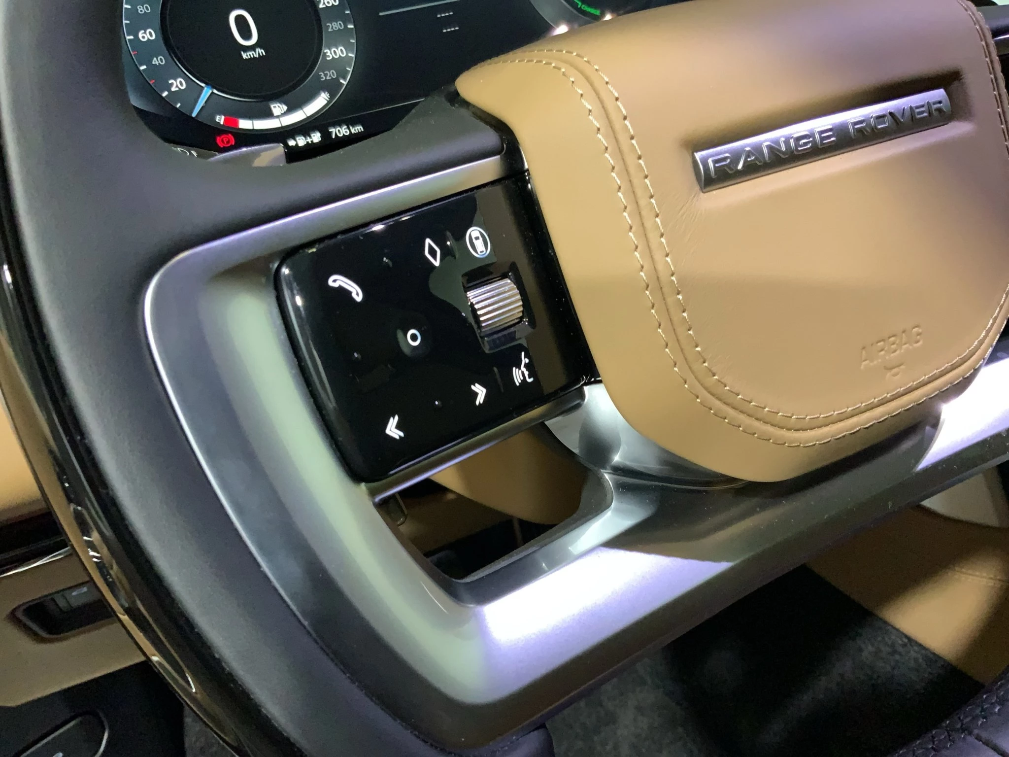 Land Rover-Range Rover-image-23