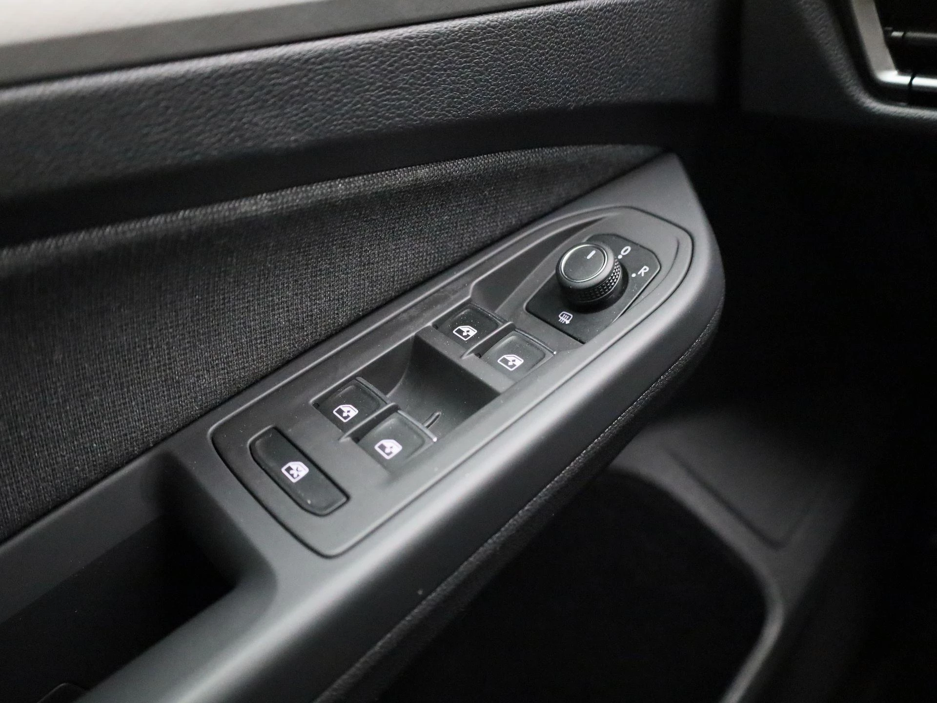 Volkswagen-Golf-image-24