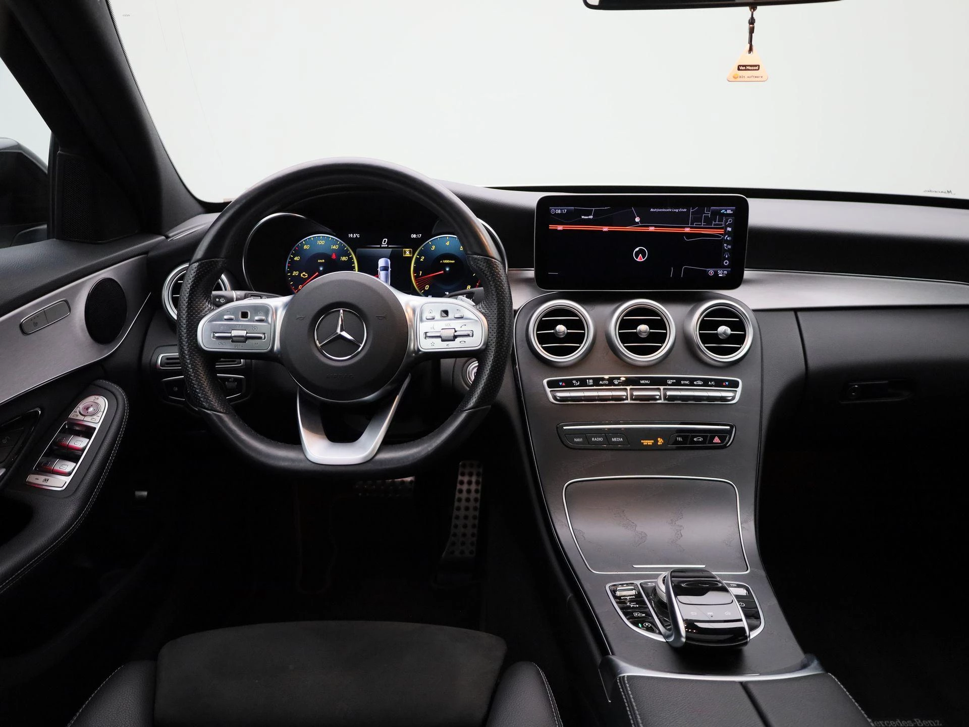 Mercedes-Benz-C-Klasse-image-6
