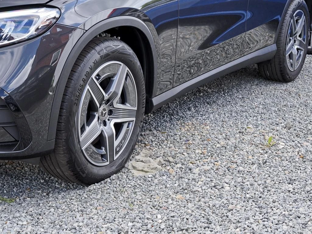 Mercedes-Benz-GLC 300 d-image-6