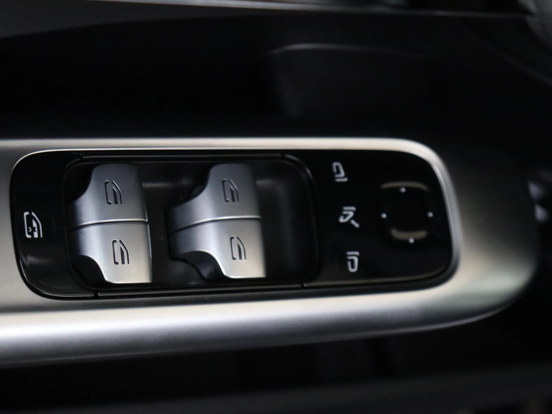 Mercedes-Benz-C-Klasse-image-23