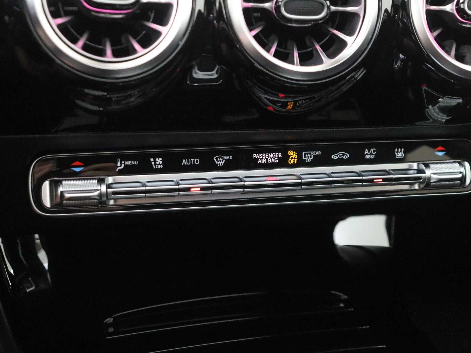 Mercedes-Benz A-Klasse 250 e Business Solution AMG