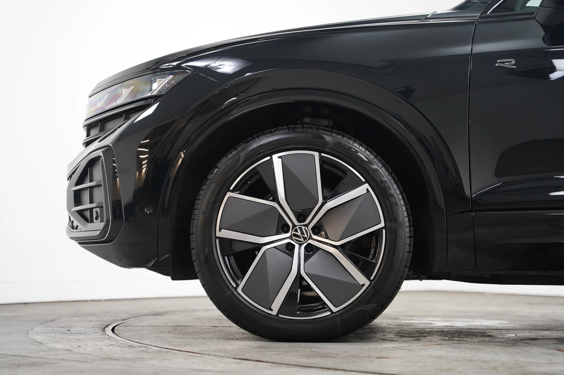Volkswagen-Touareg-image-4