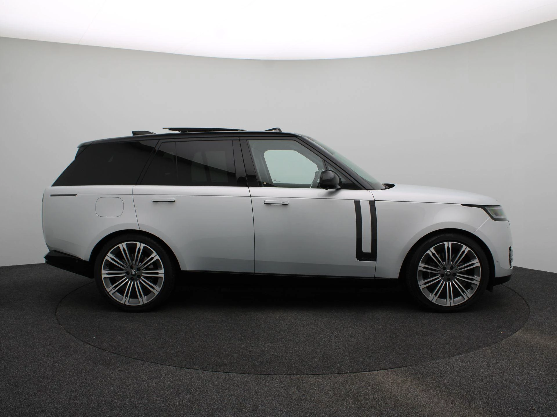 Land Rover-Range Rover-image-6
