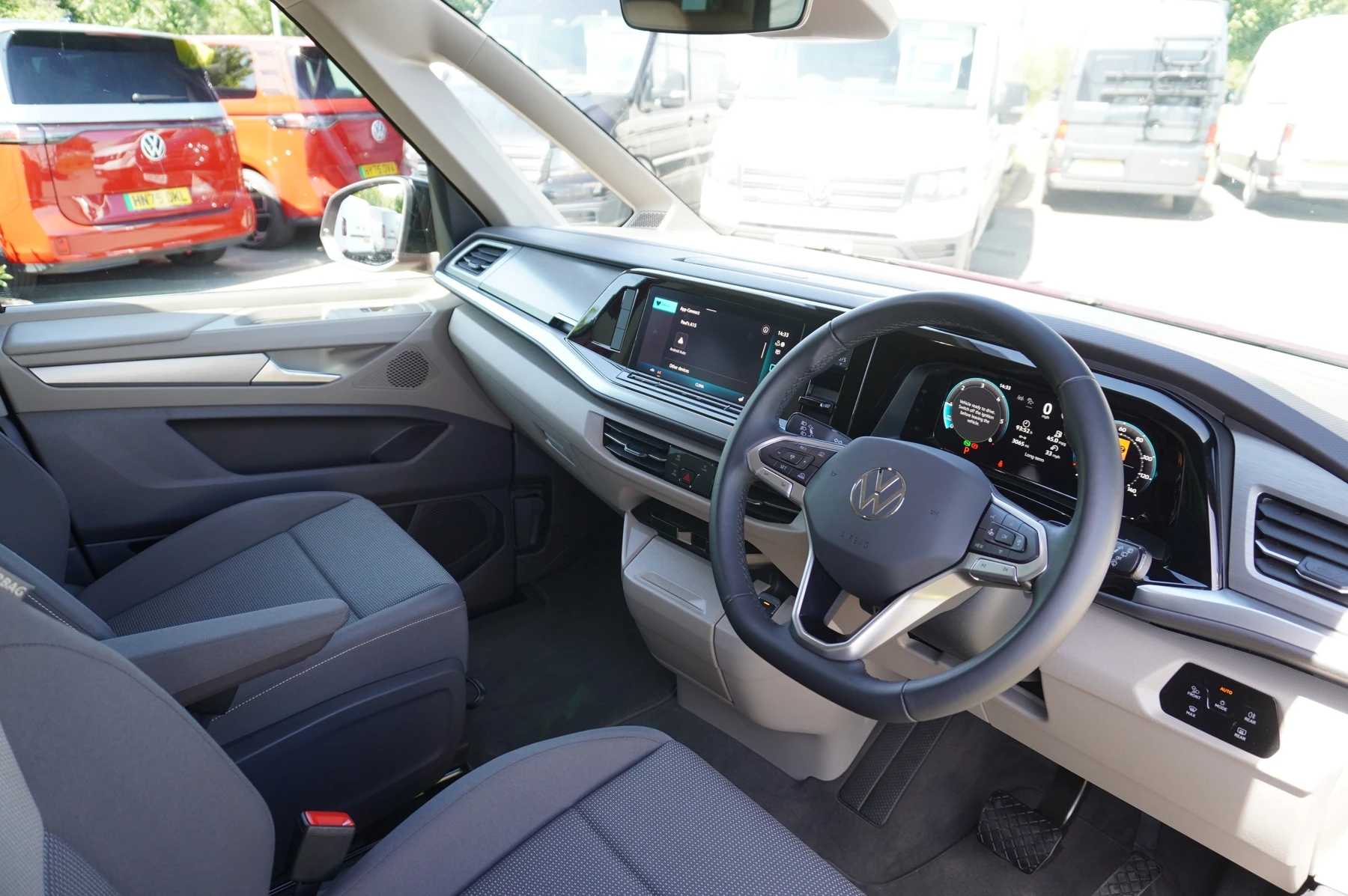 Volkswagen-Multivan-image-5