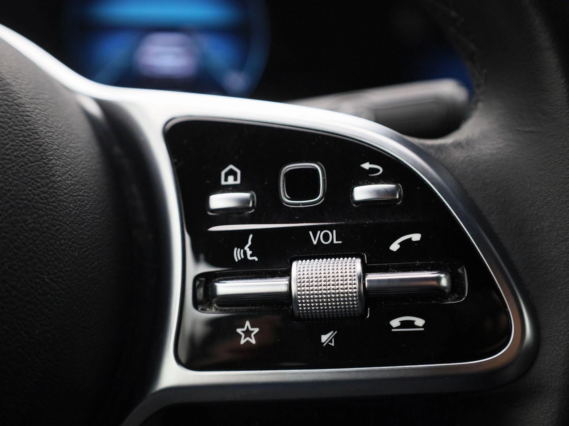 Mercedes-Benz-EQA-image-24