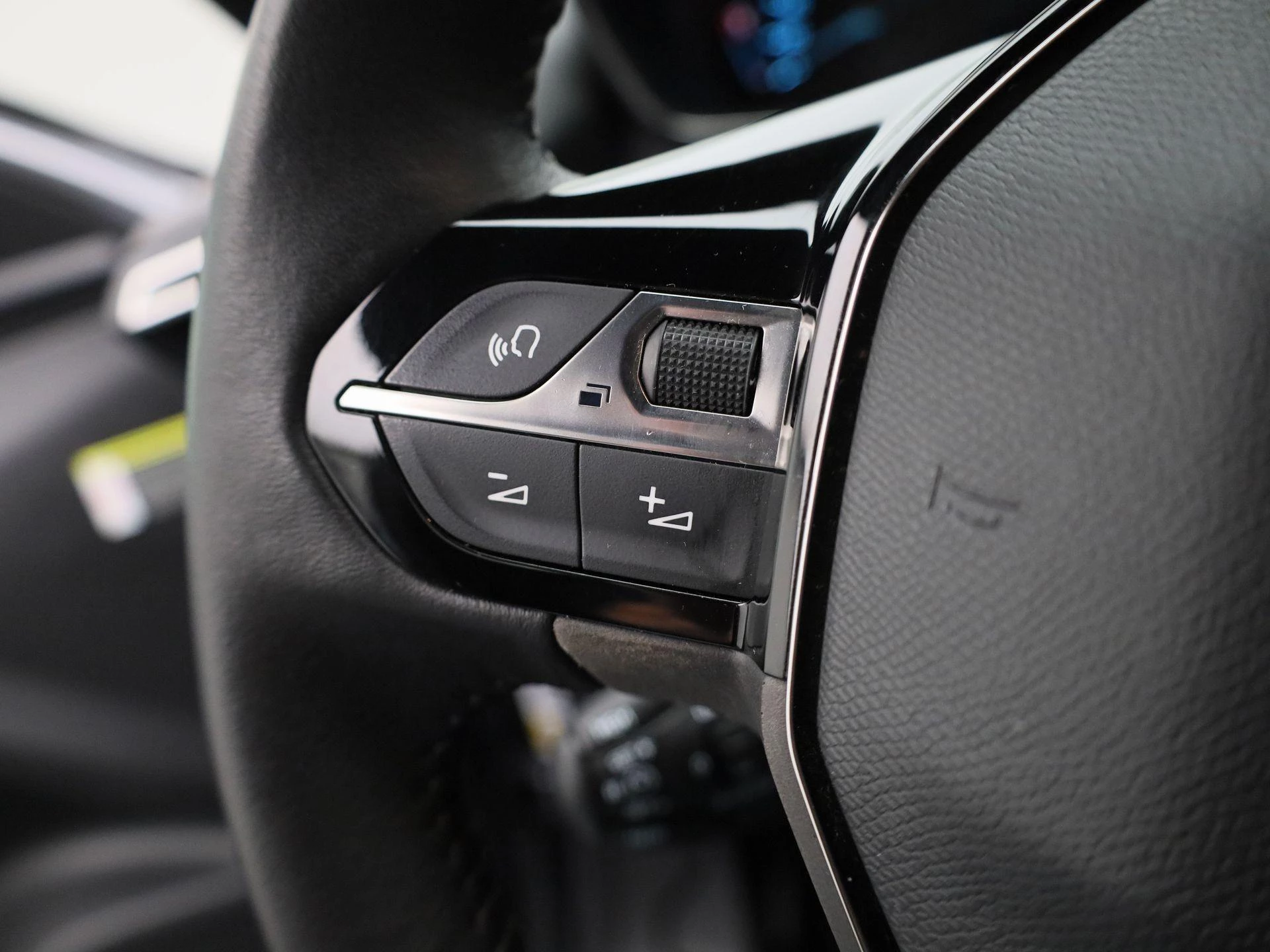 Peugeot-e-2008-image-17