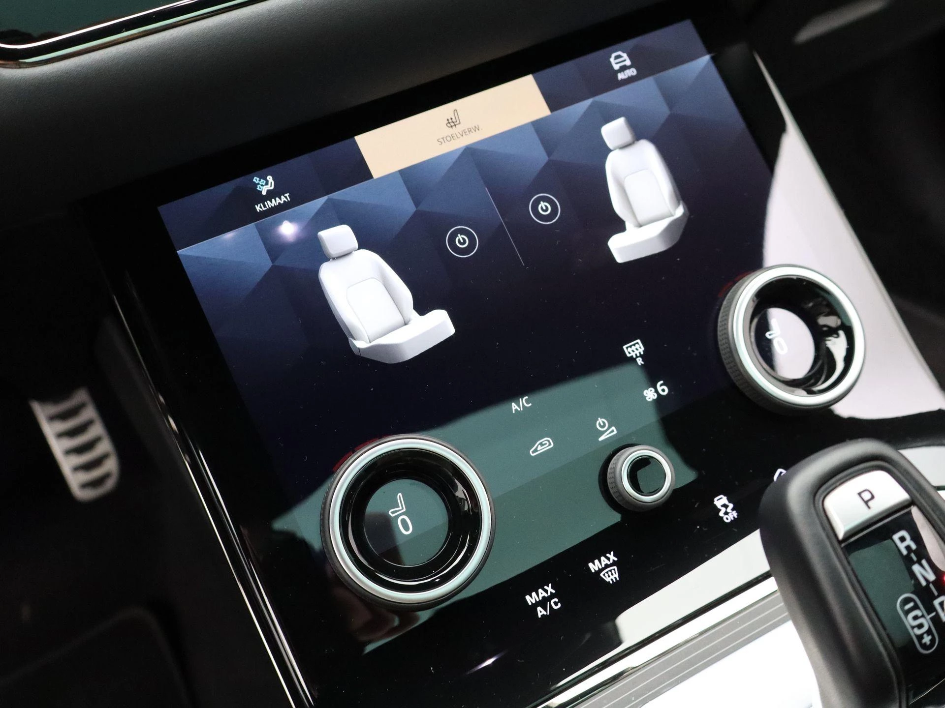Land Rover-Range Rover Evoque-image-17