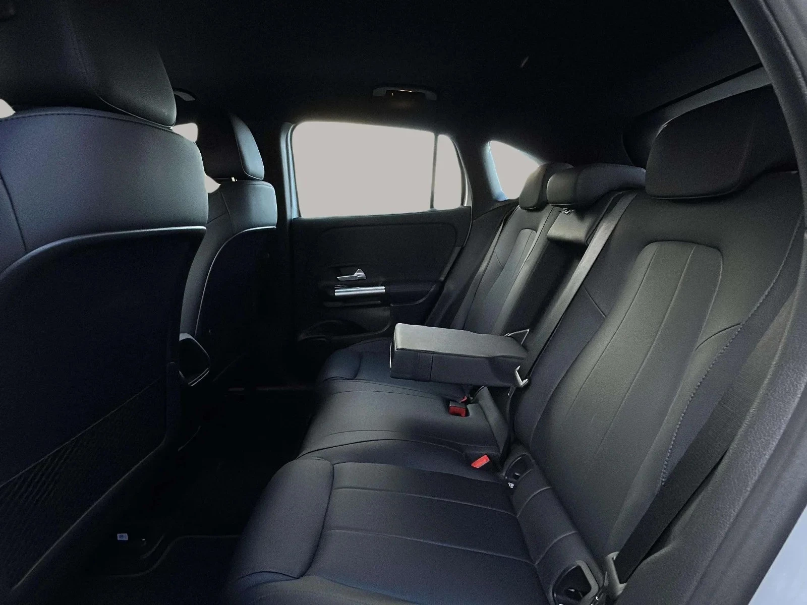 Mercedes-Benz-EQA-image-17