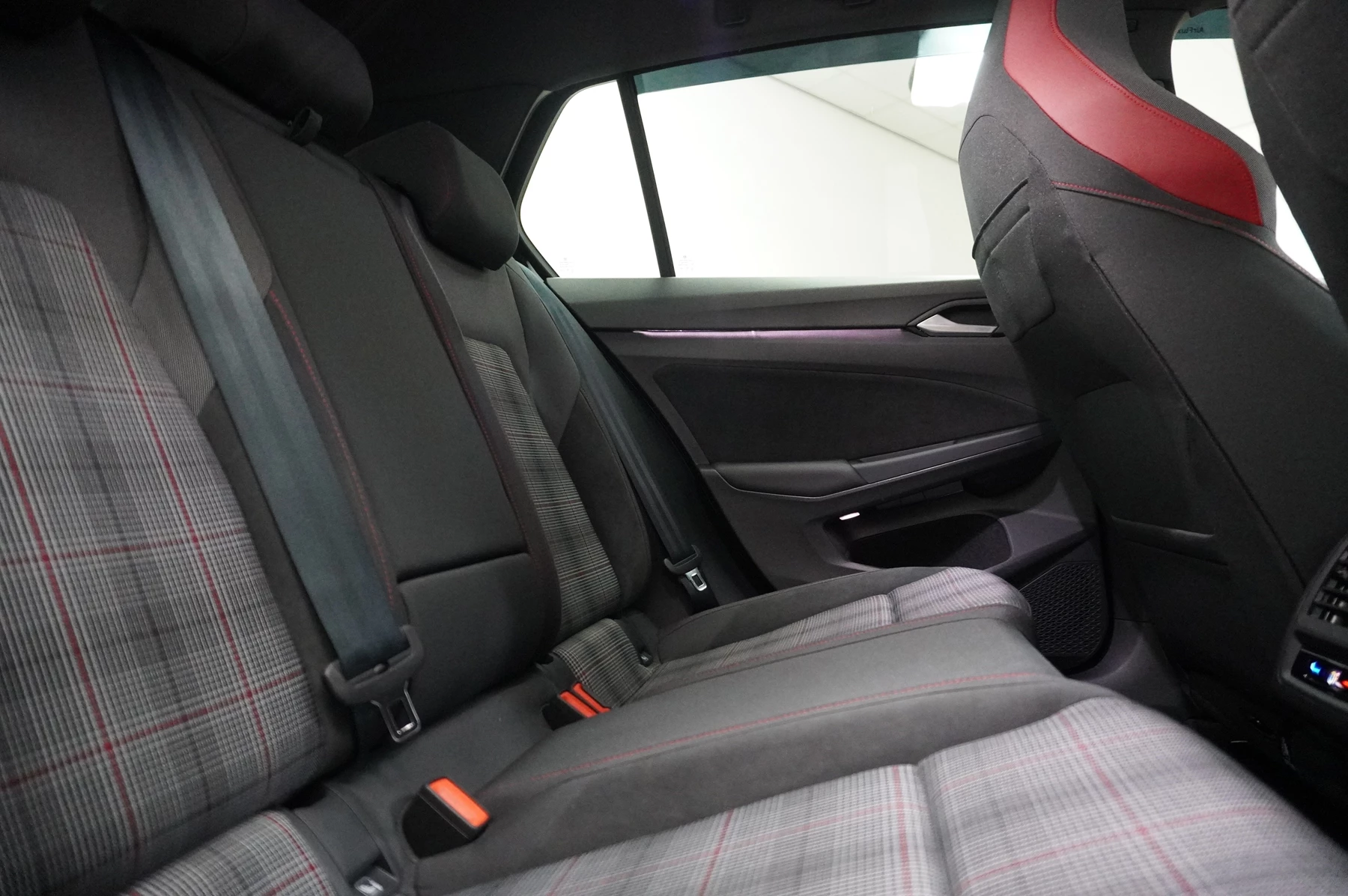 Volkswagen-Golf-image-21