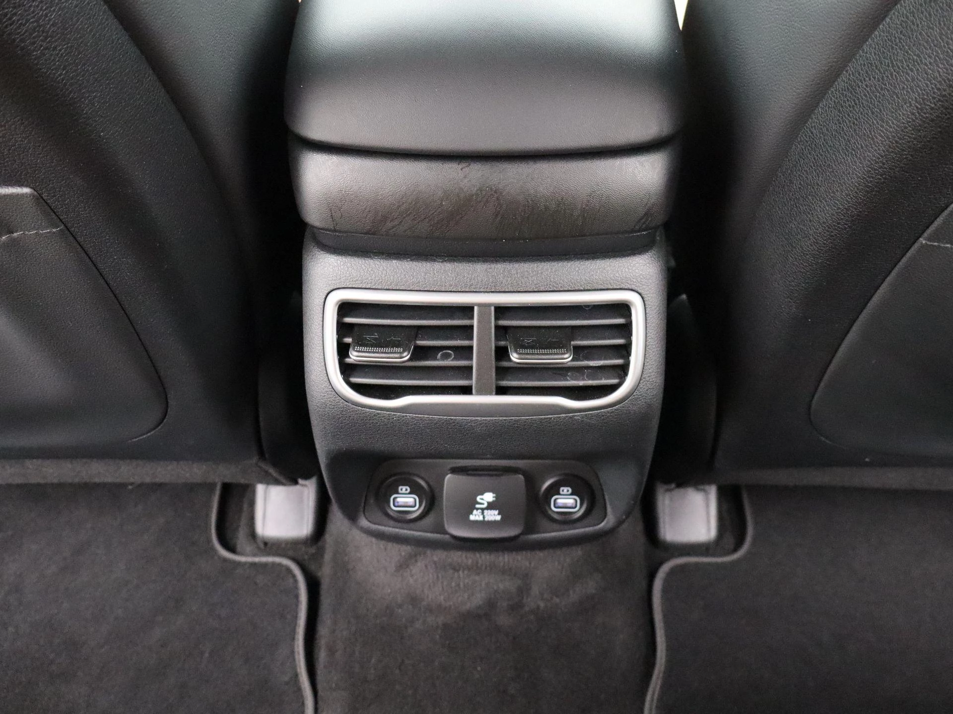 Hyundai-Santa Fe-image-38