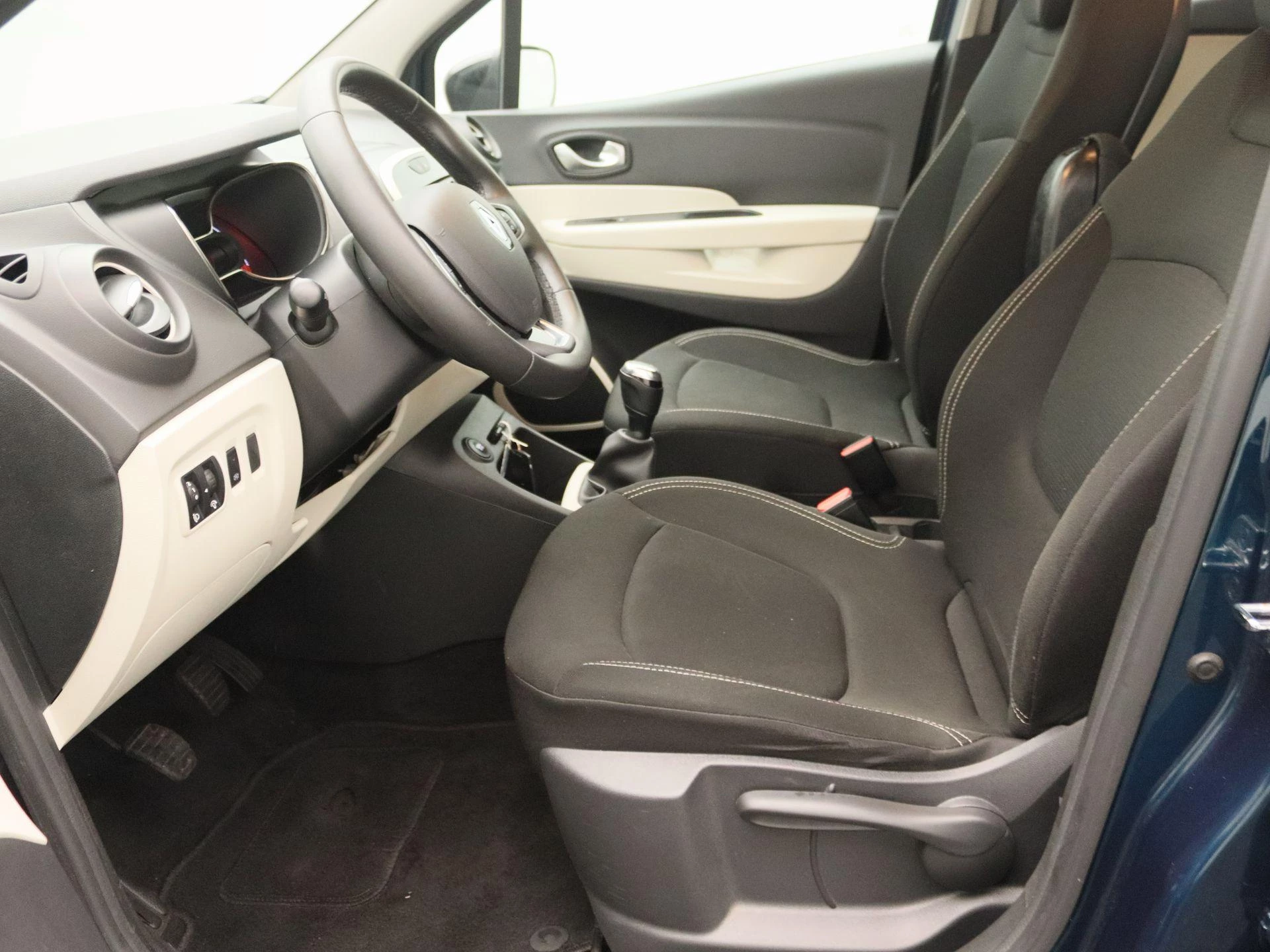 Renault-Captur-image-10