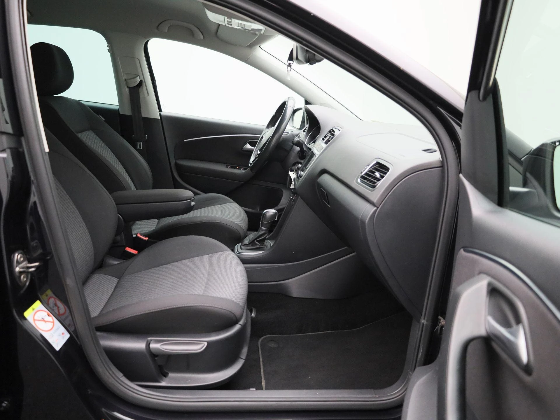 Volkswagen-Polo-image-29