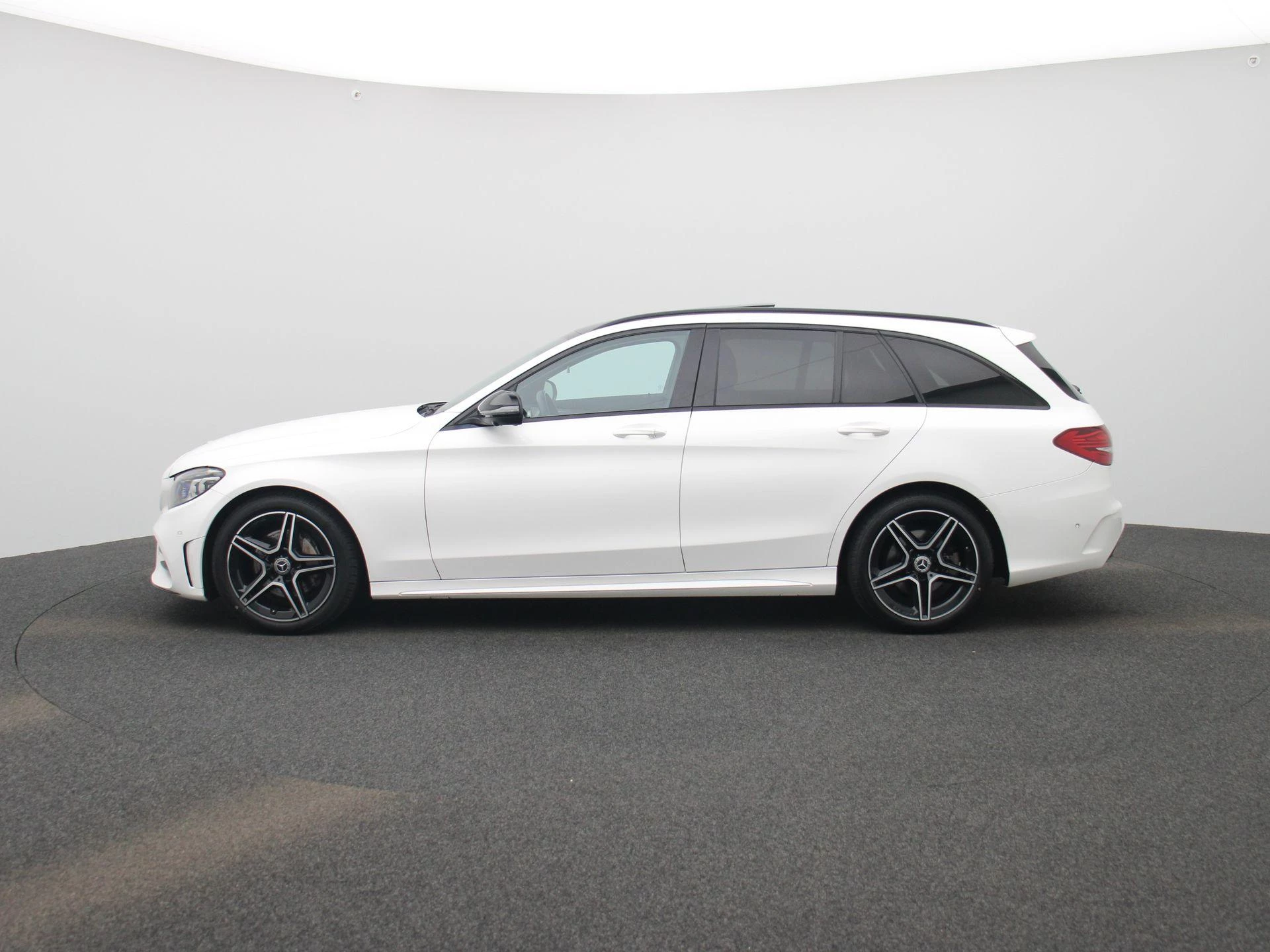 Mercedes-Benz-C-Klasse-image-3