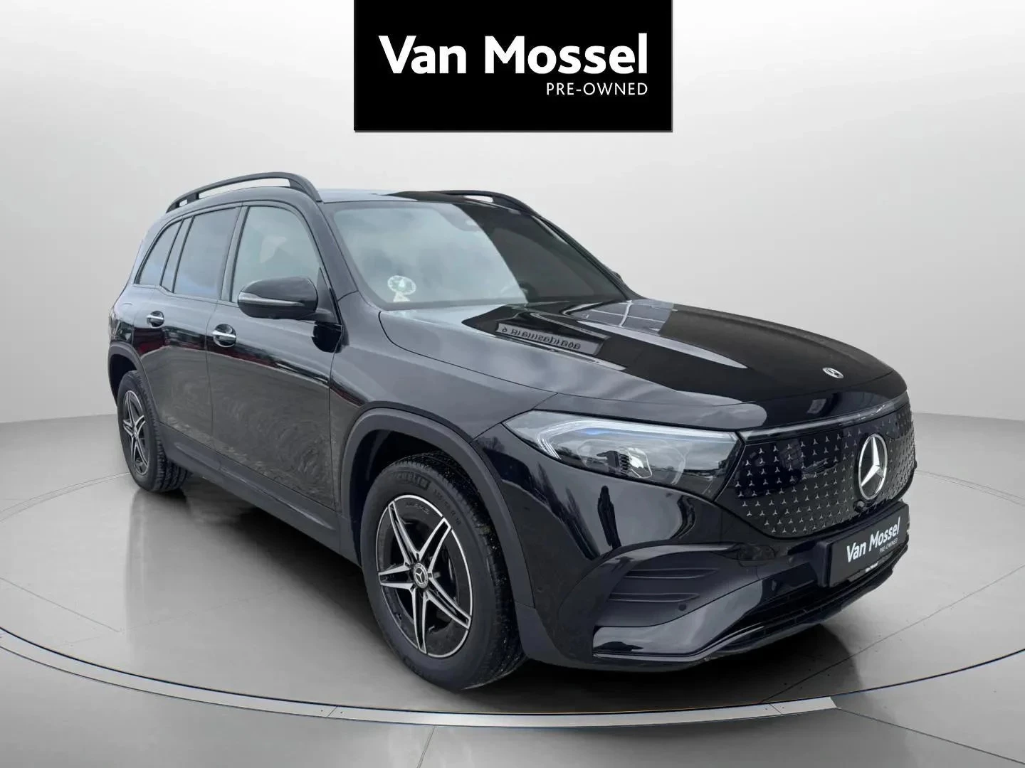 Mercedes-Benz-EQB-image-2