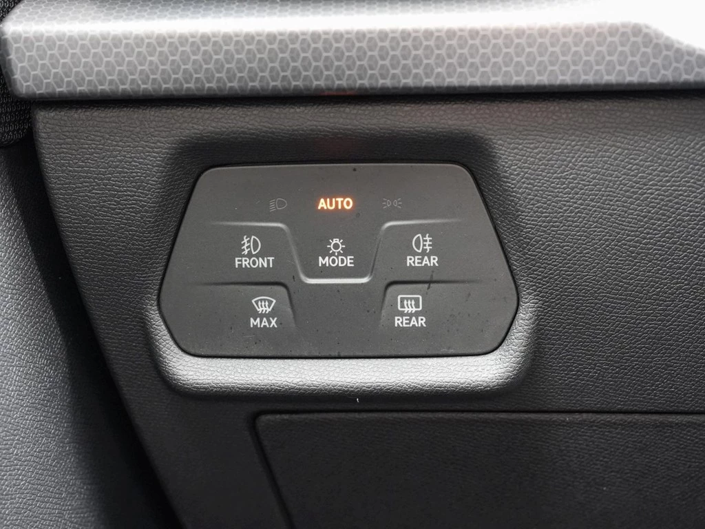 SEAT Leon Sportstourer 2,0 TDI DSG Style,LED,Navi,ALU Lenkrad/Sitzheizung,Climatronic,Tempomat