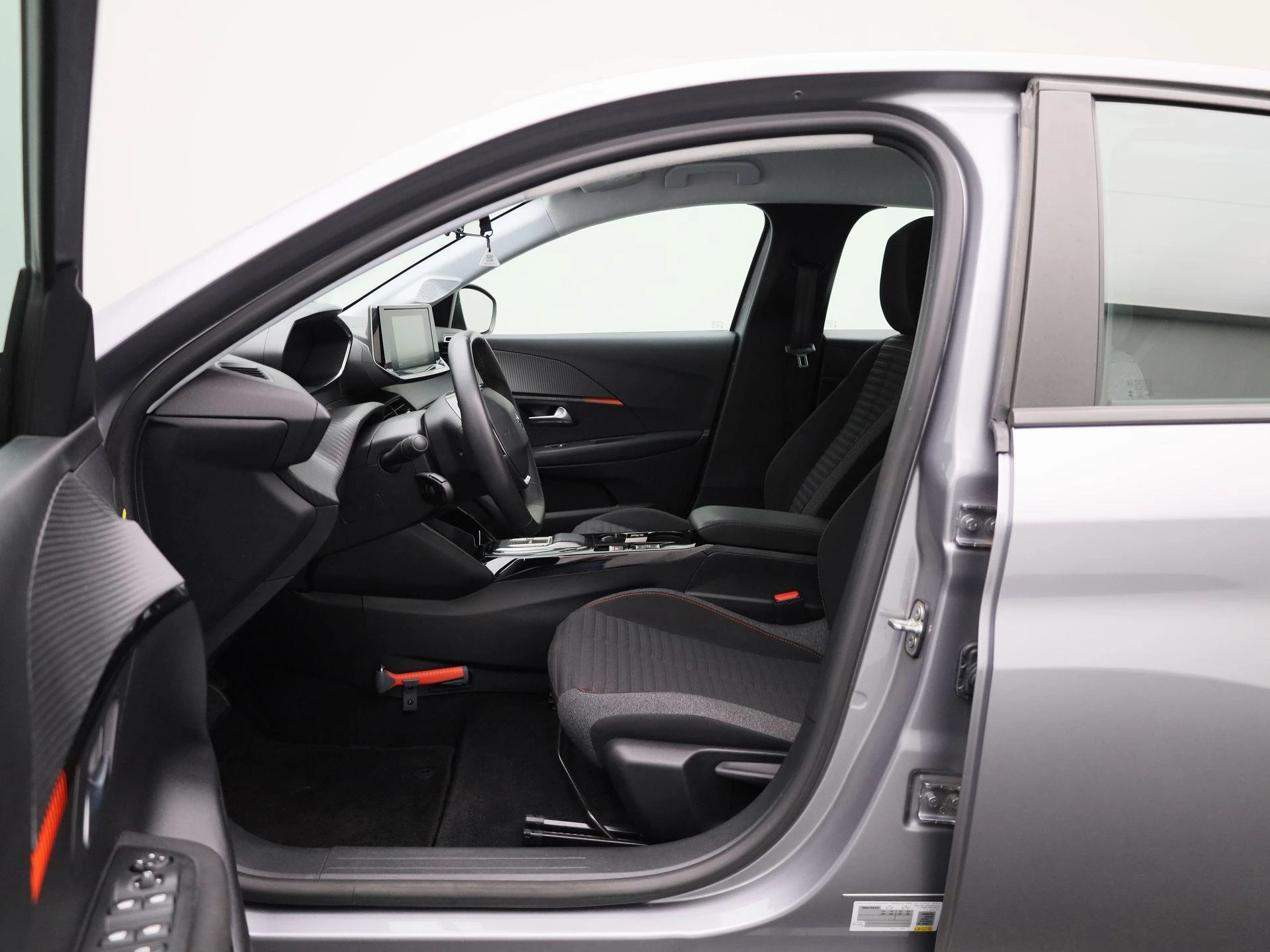 Peugeot-e-208-image-8