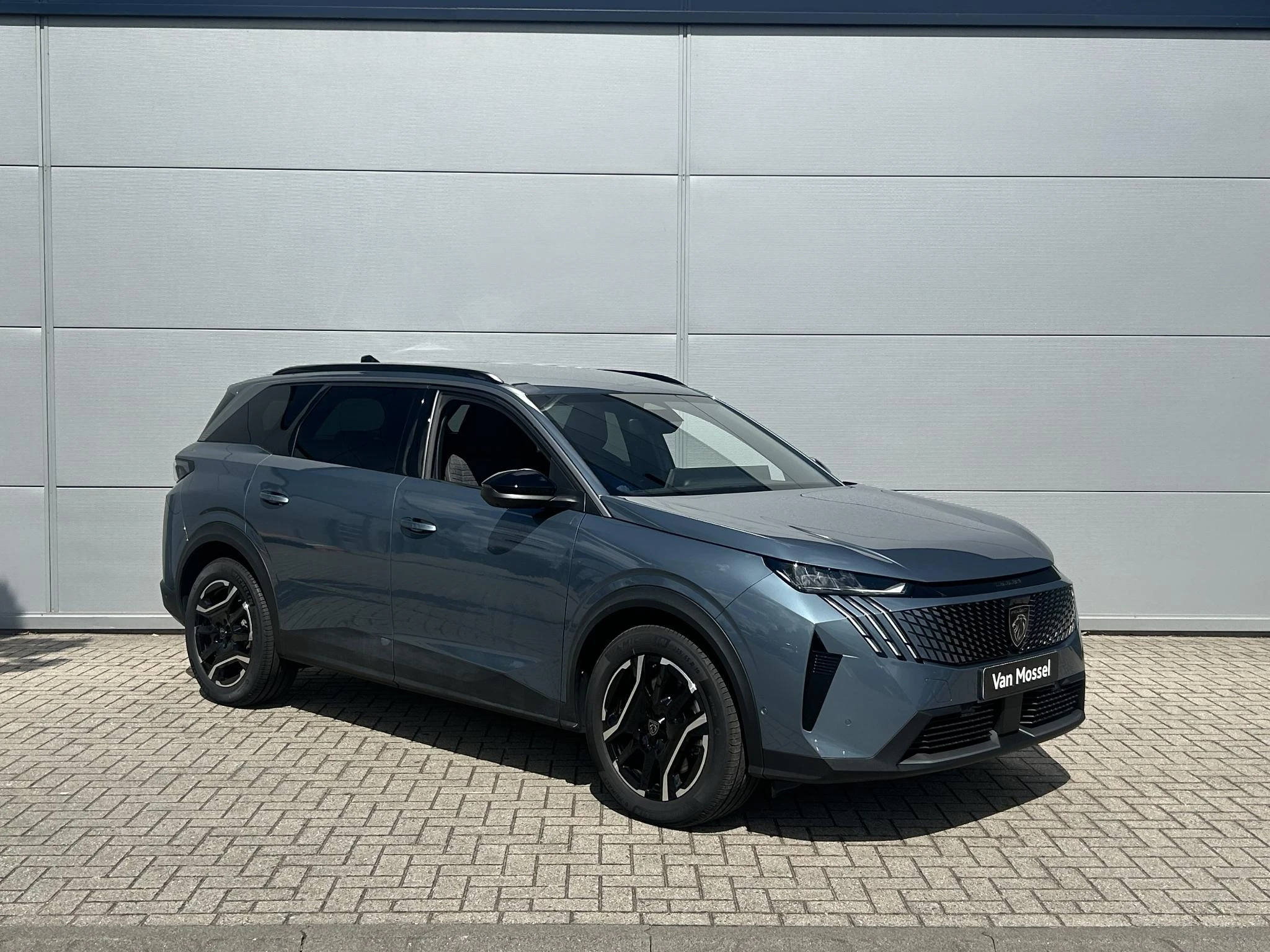 Peugeot-e-5008-image-7