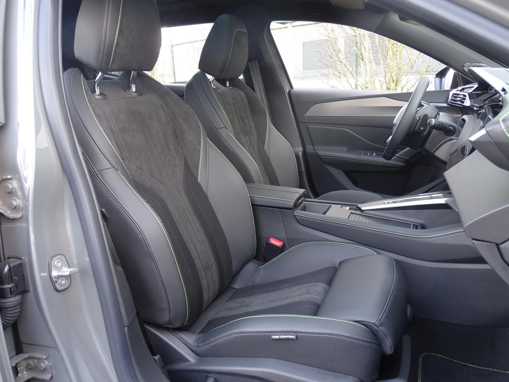 Peugeot 408 1.2 HYBRID 145 e-DSC6 GT