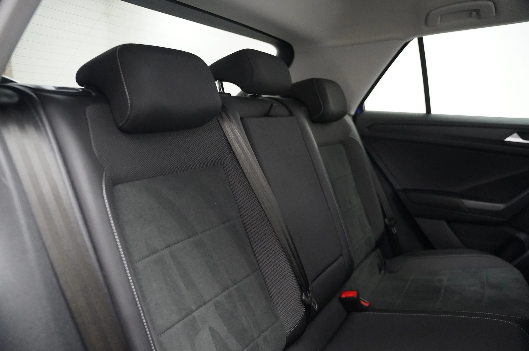 Volkswagen-T-Roc-image-11