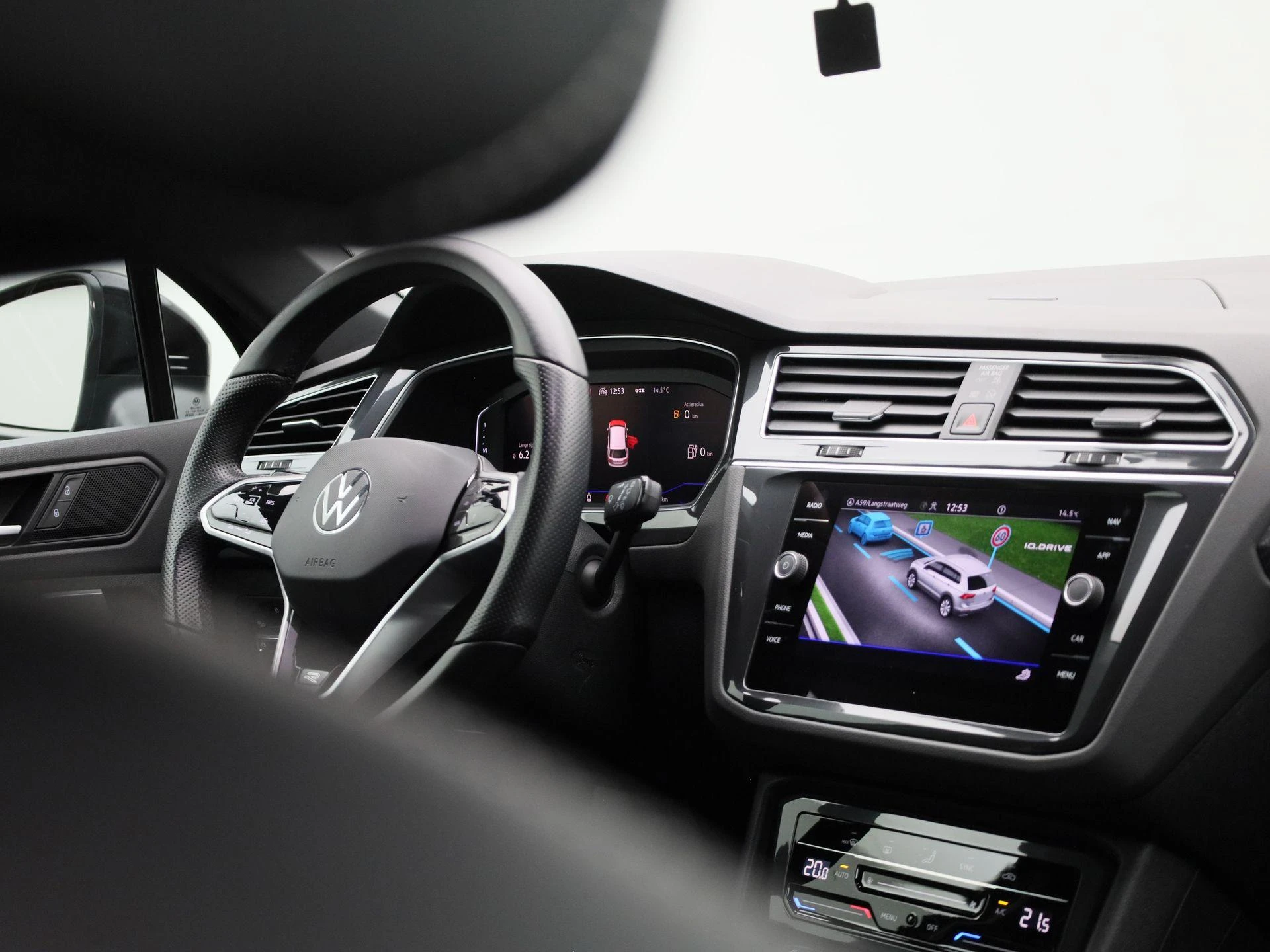 Volkswagen-Tiguan-image-39
