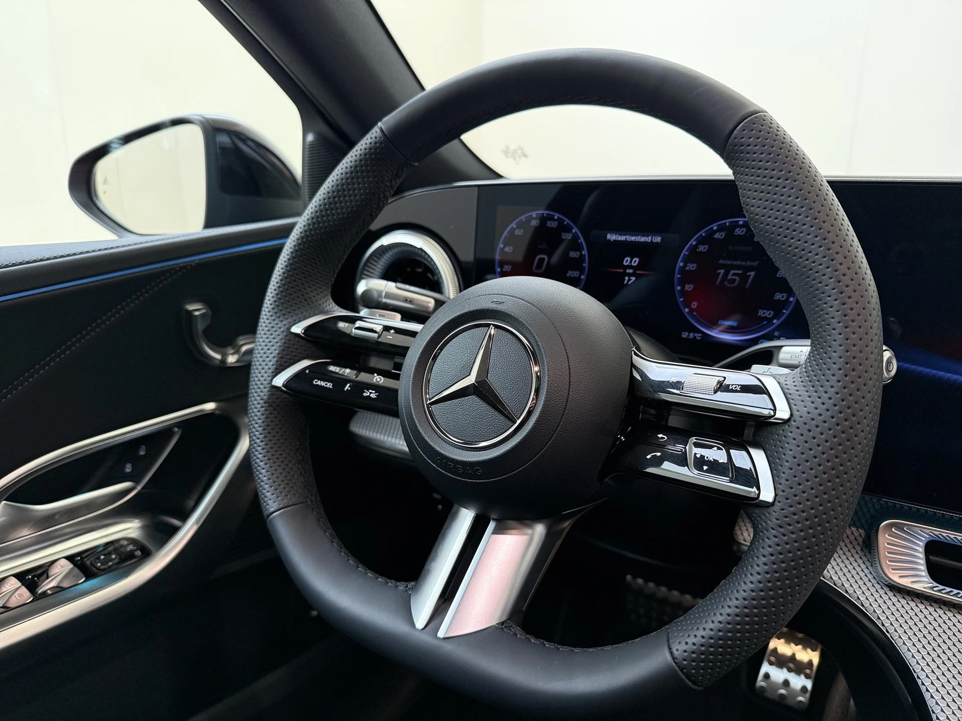 Mercedes-Benz-C-Klasse-image-9