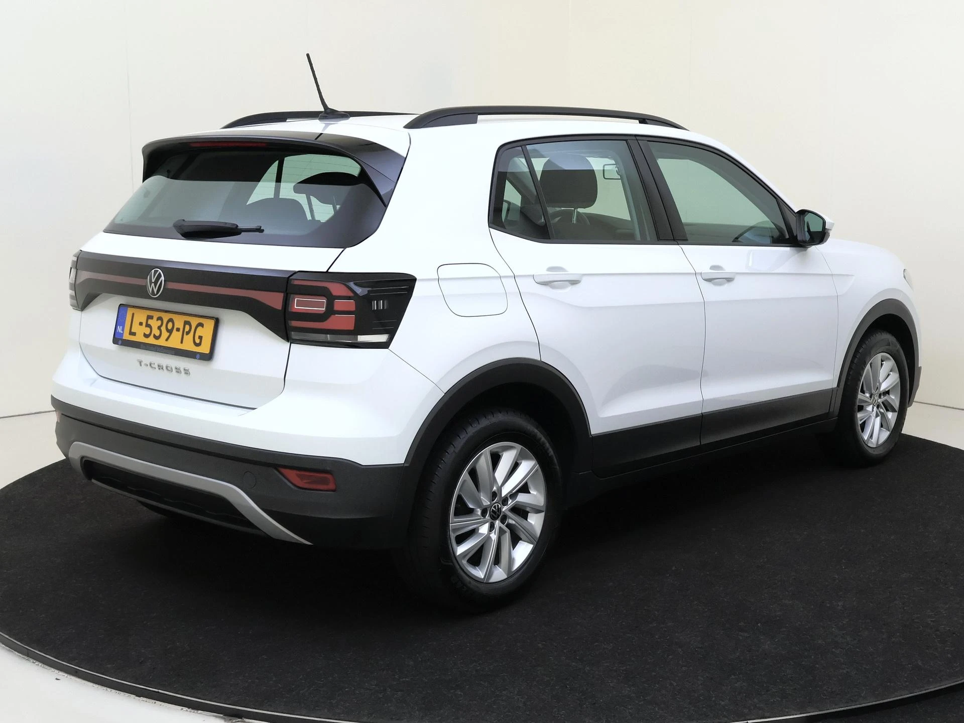 Volkswagen-T-Cross-image-3