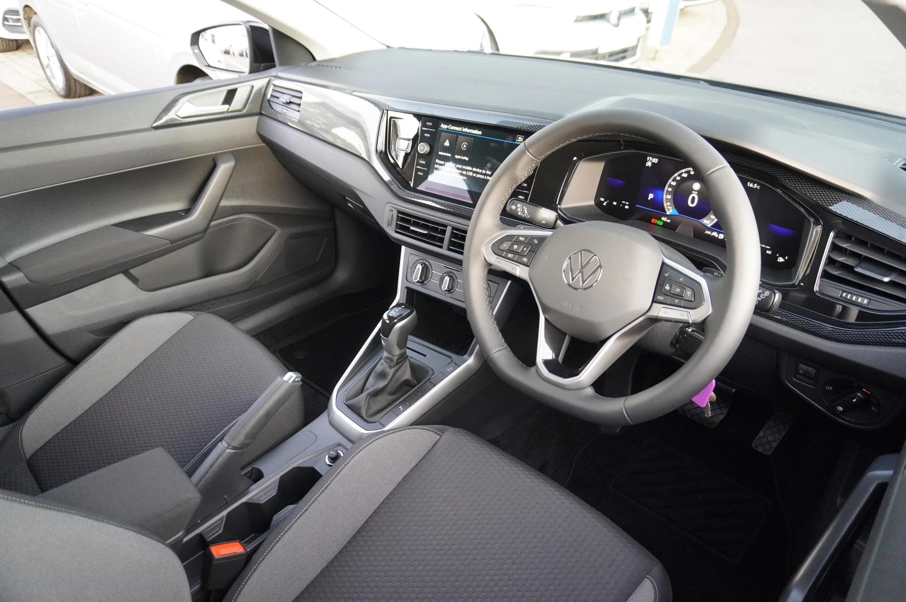 Volkswagen-Polo-image-5