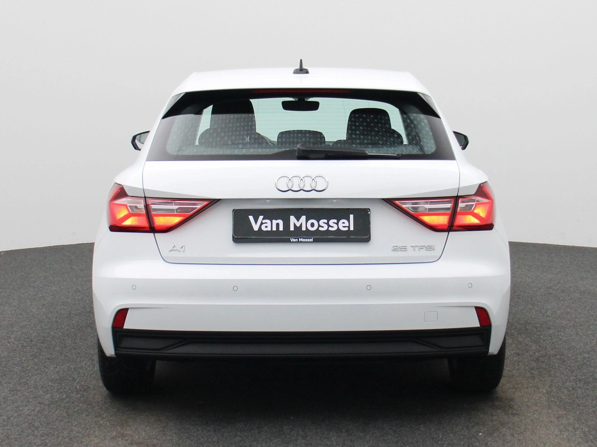 Audi-A1 Sportback-image-4