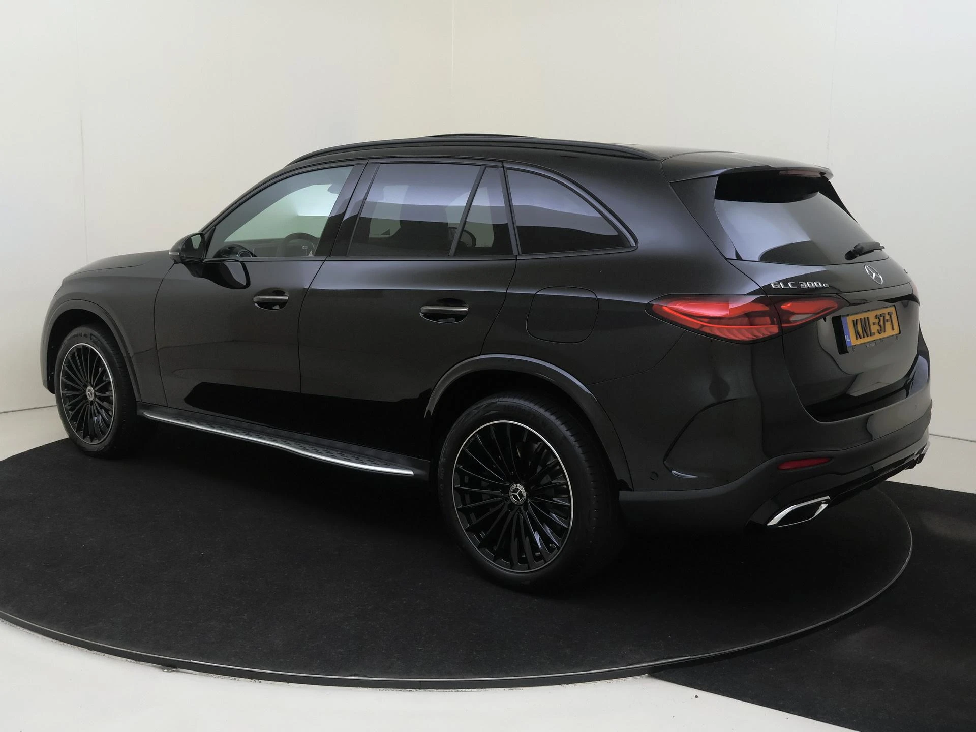 Mercedes-Benz-GLC-image-2