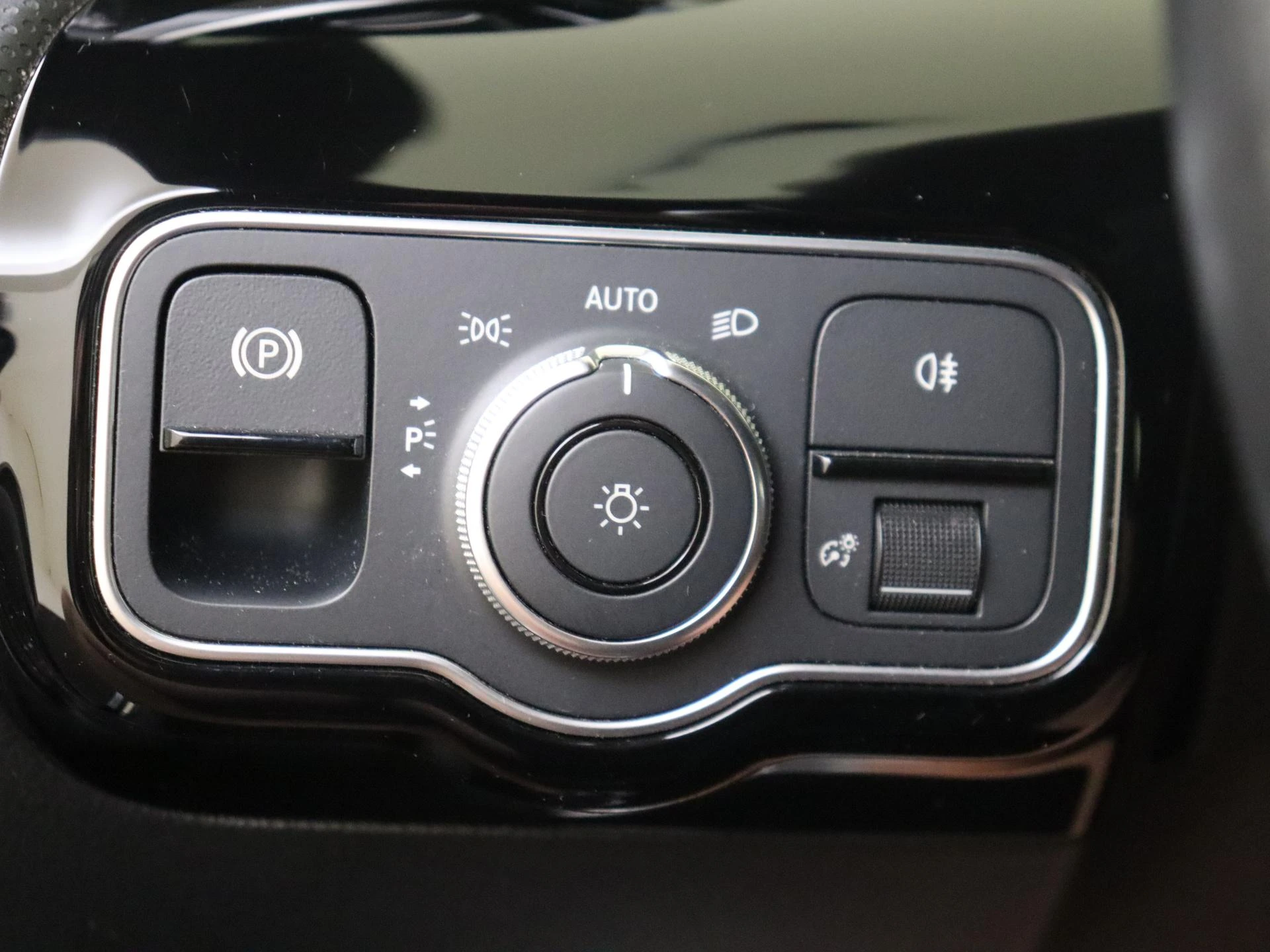 Mercedes-Benz-CLA-image-22
