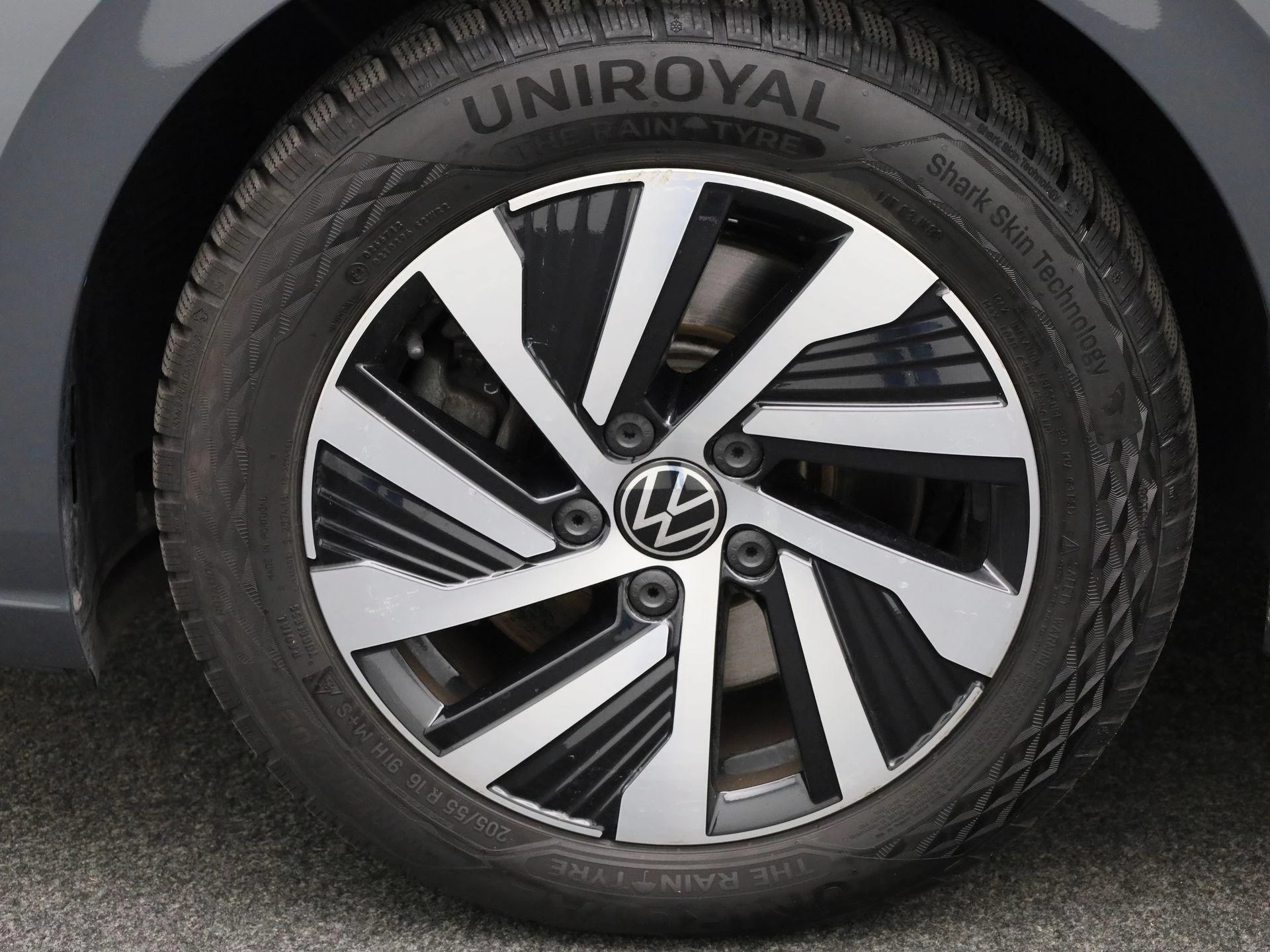Volkswagen-Golf-image-14