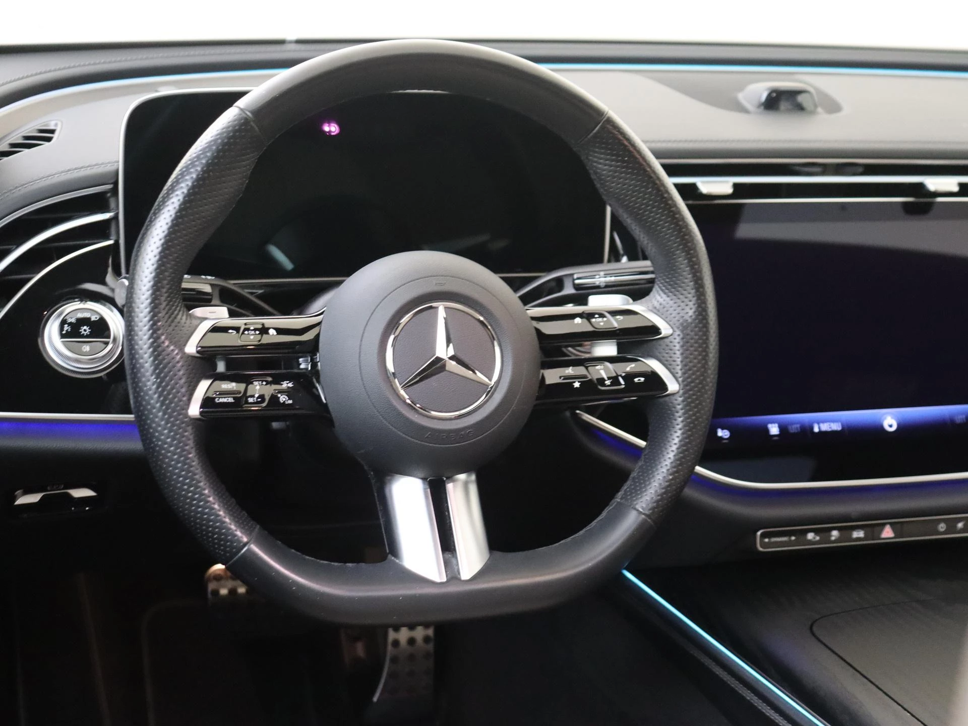 Mercedes-Benz-E-Klasse-image-9