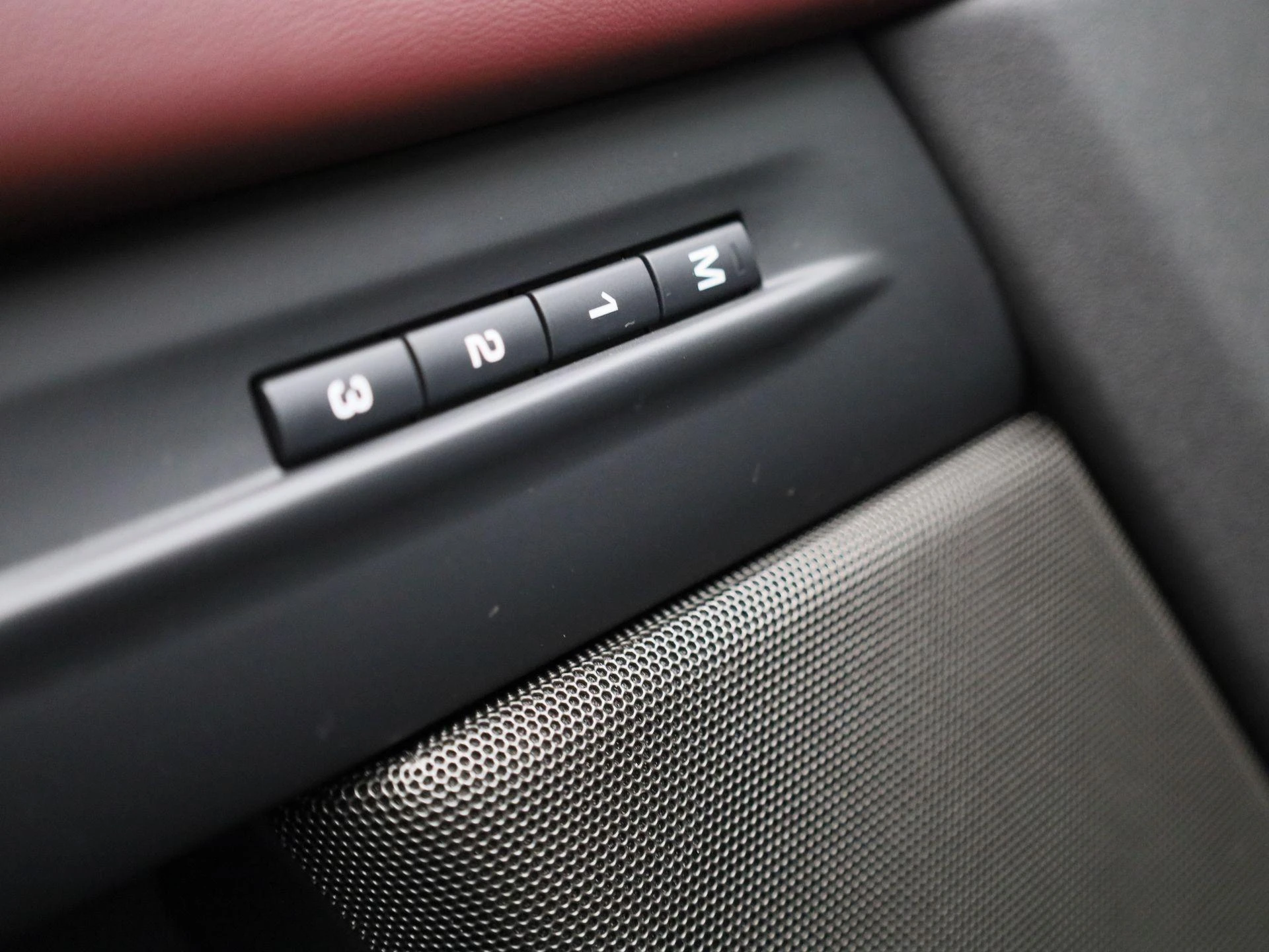 Land Rover-Range Rover Evoque-image-36