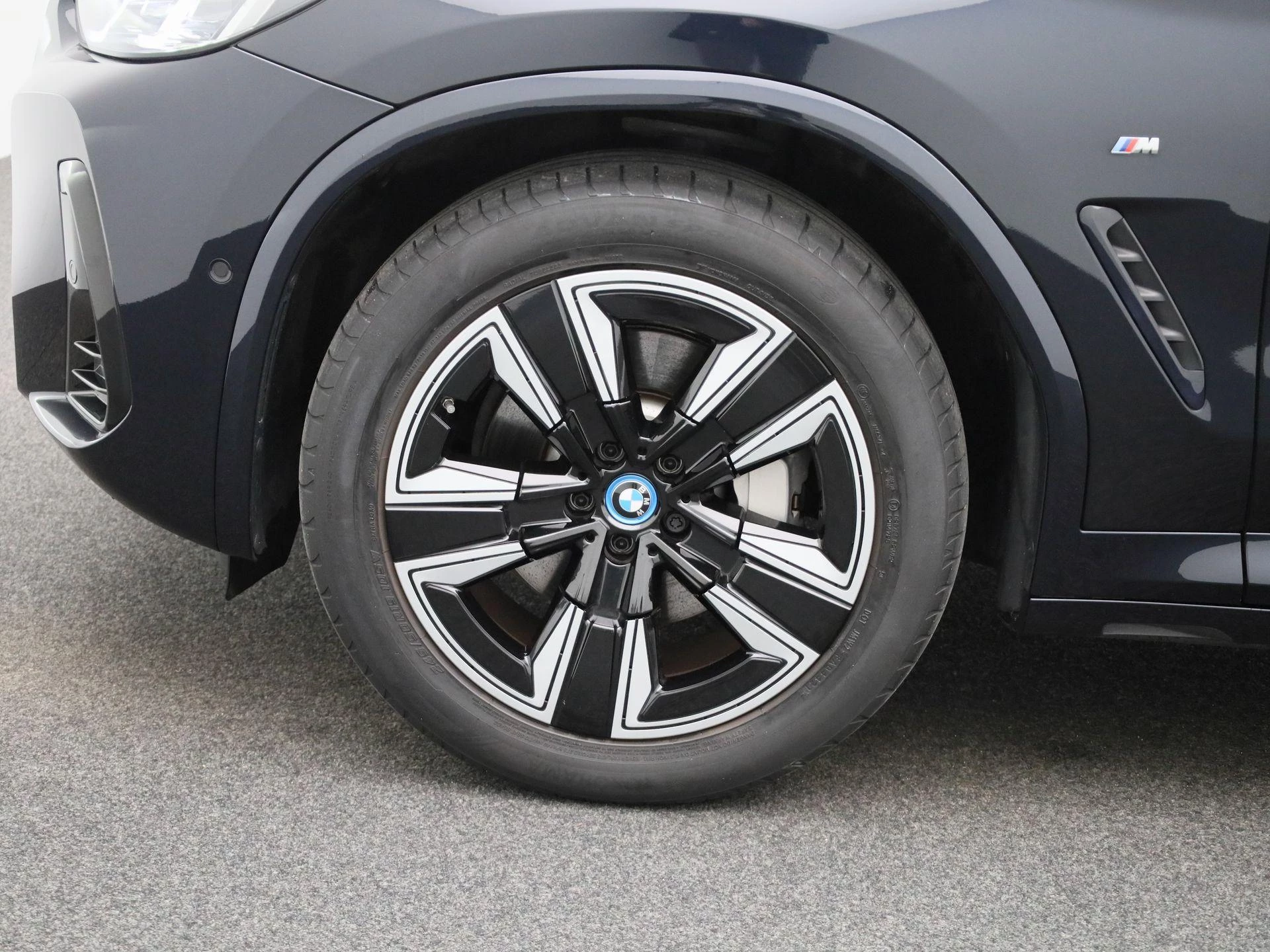 BMW-iX3-image-15