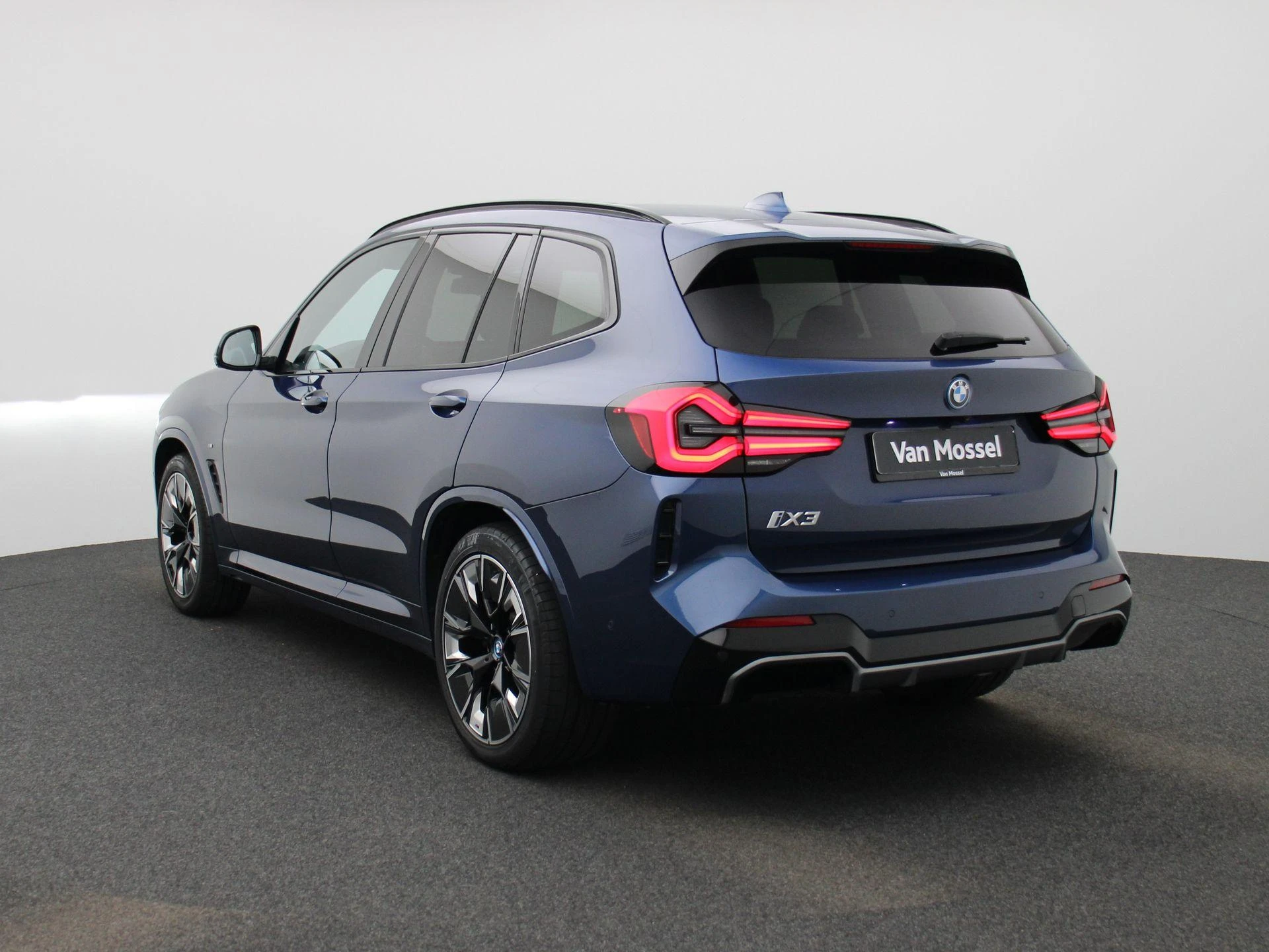 BMW-iX3-image-1