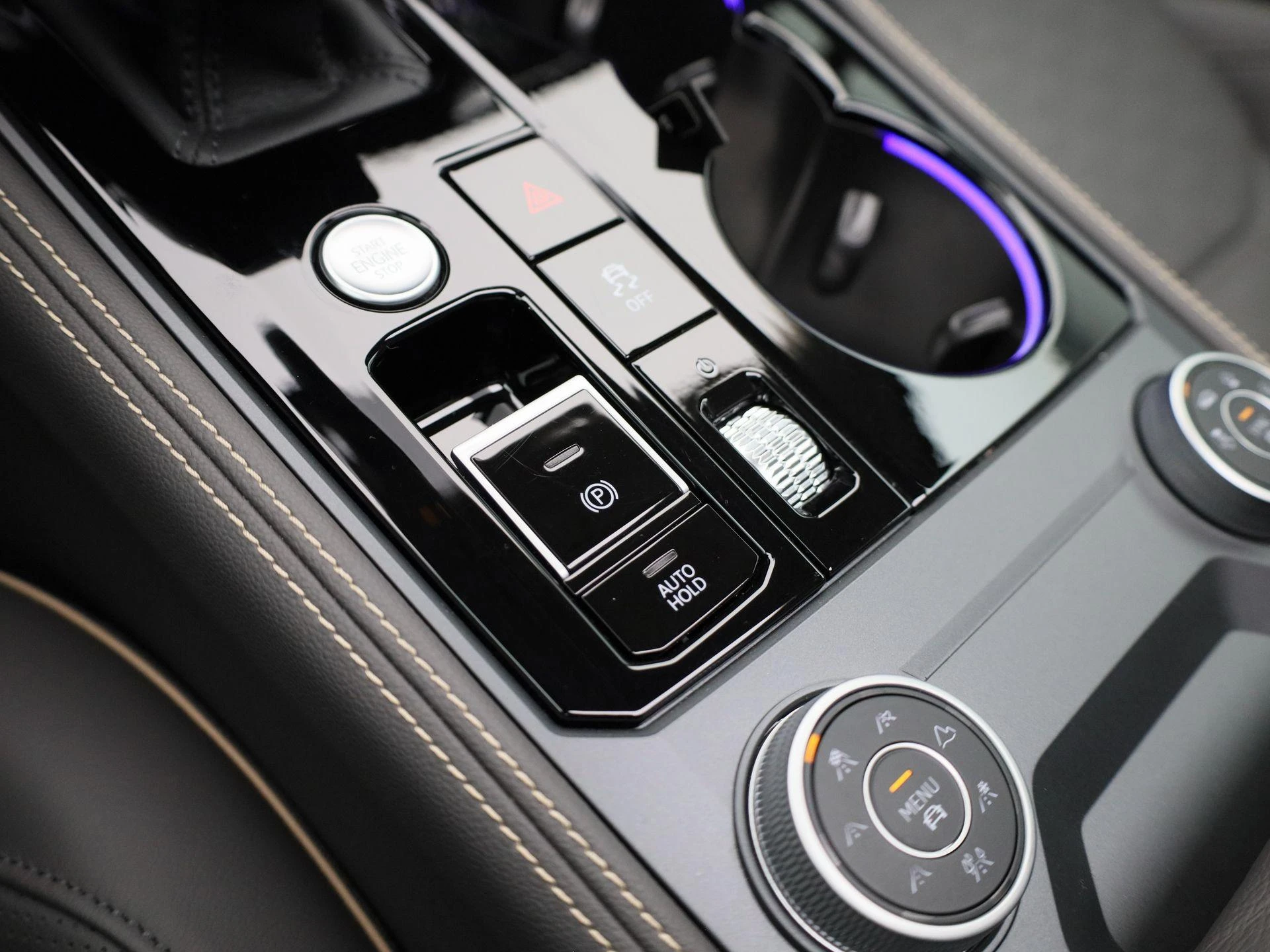 Volkswagen-Touareg-image-18