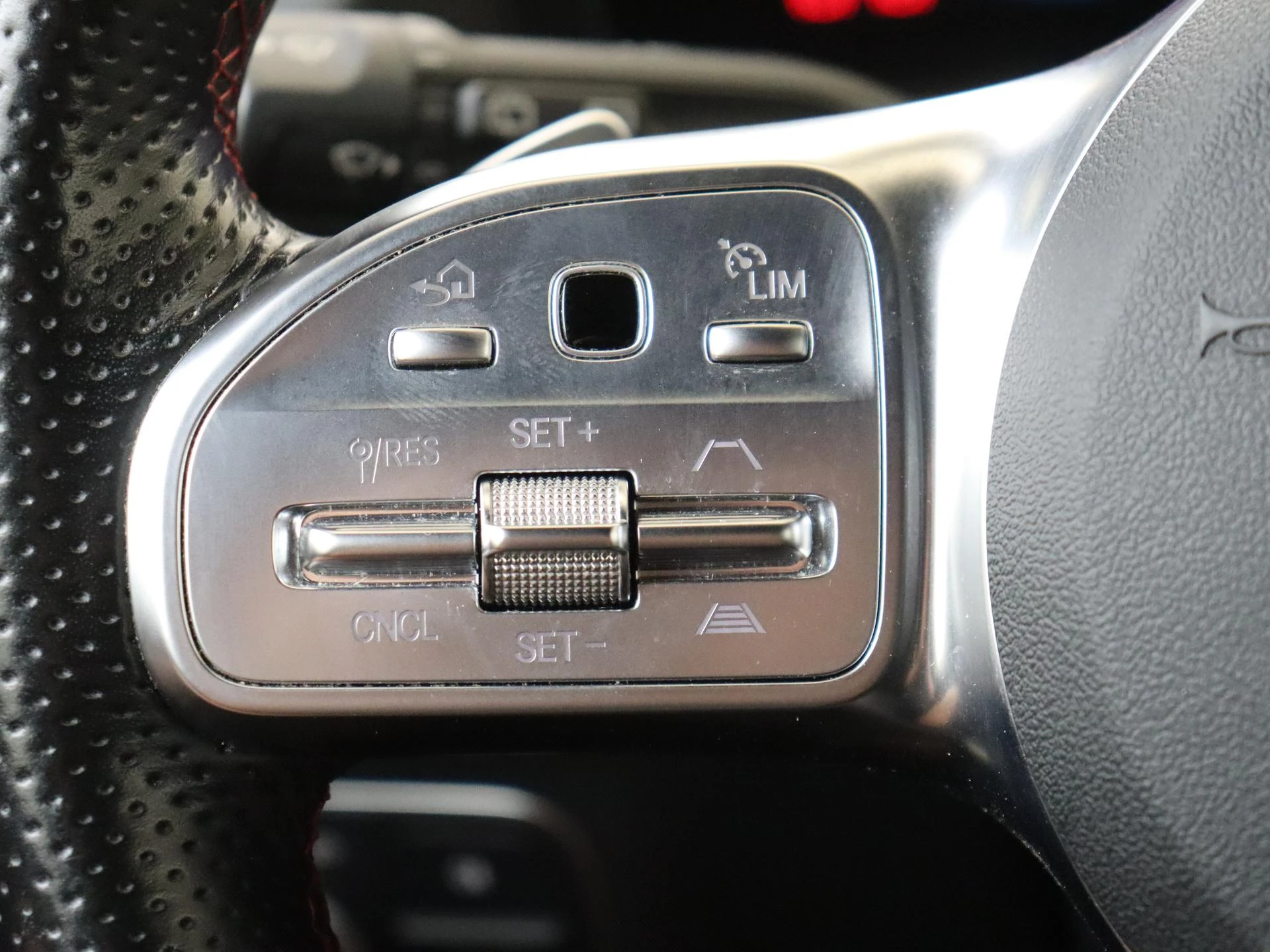 Mercedes-Benz EQA 350 4MATIC Edition 1 67 kWh
