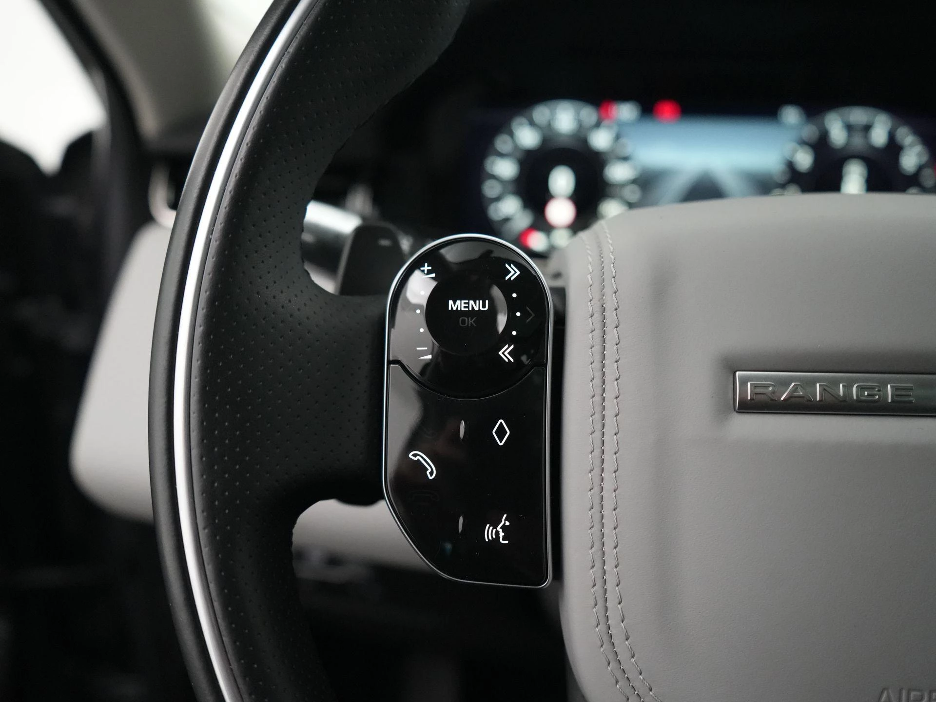 Land Rover-Range Rover Evoque-image-15