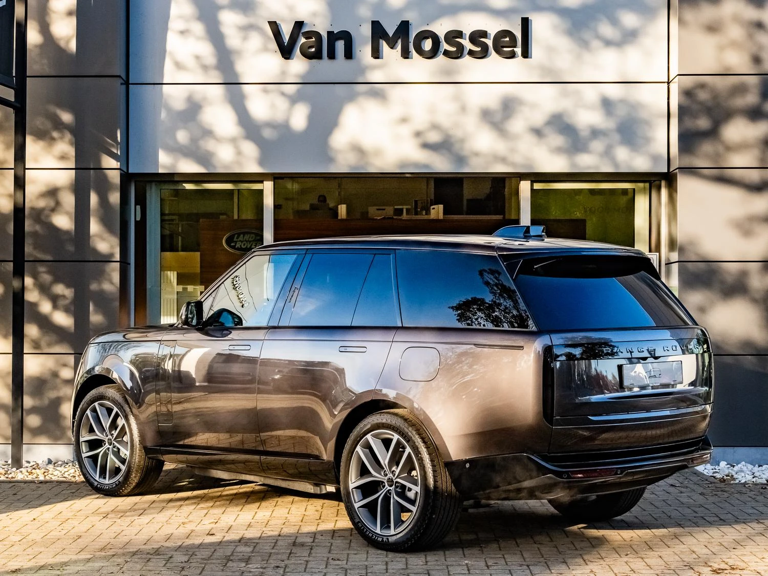 Land Rover-Range Rover-image-3