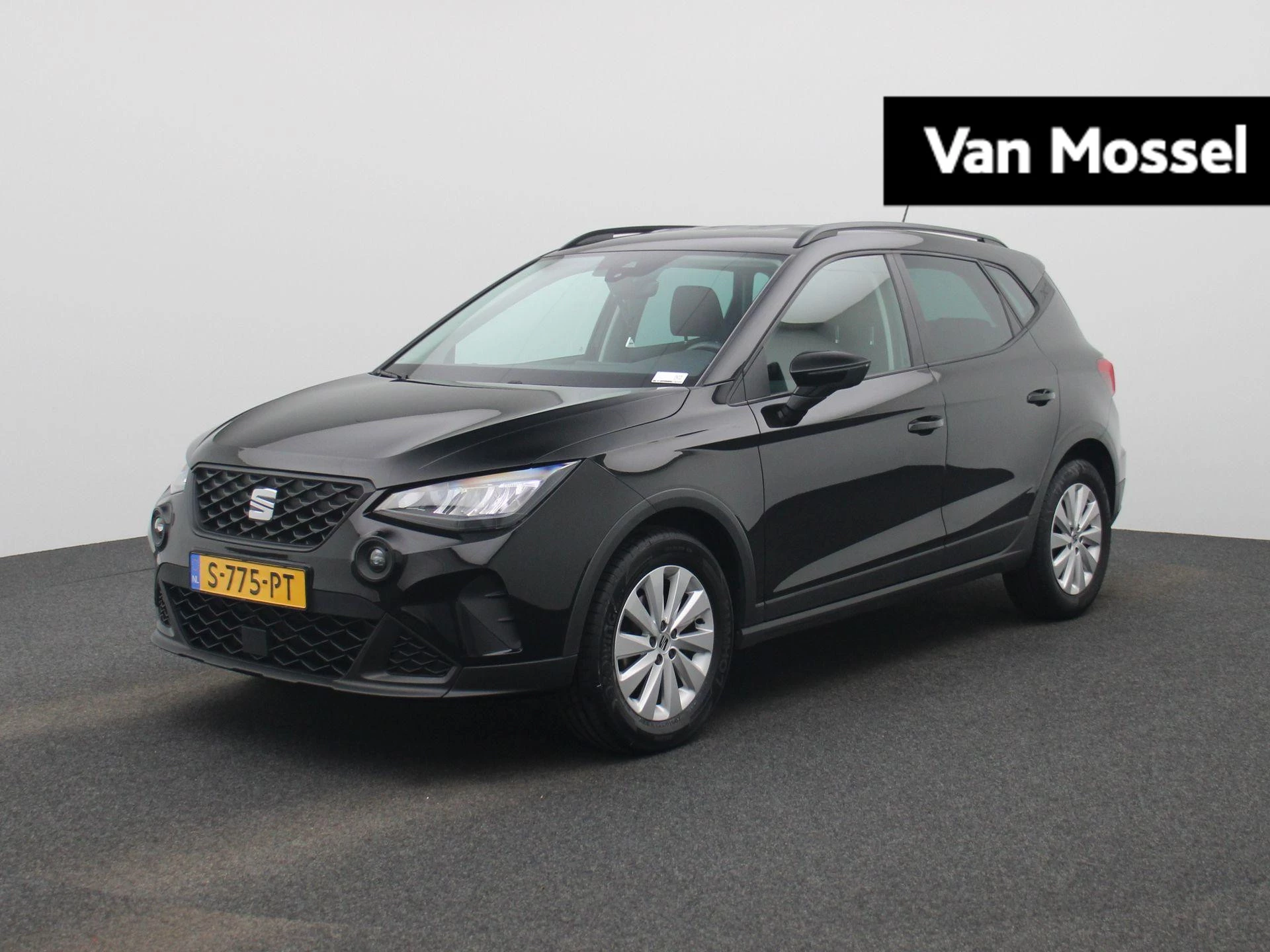 SEAT-Arona-image-0
