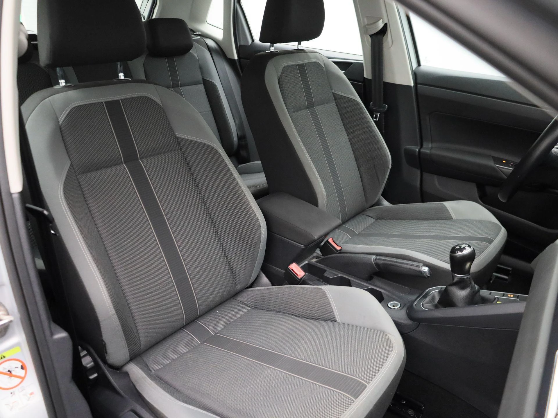 Volkswagen-Polo-image-33