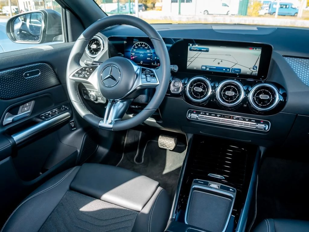 Mercedes-Benz-GLA 200 d-image-9