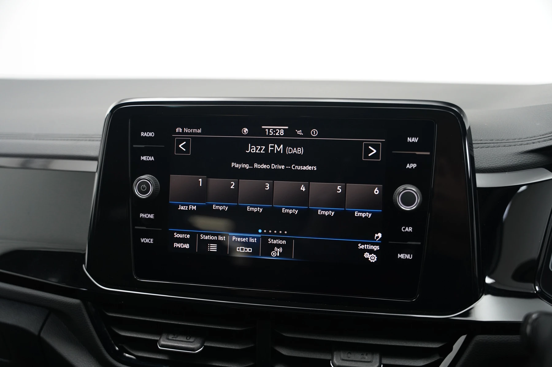 Volkswagen-T-Roc-image-25